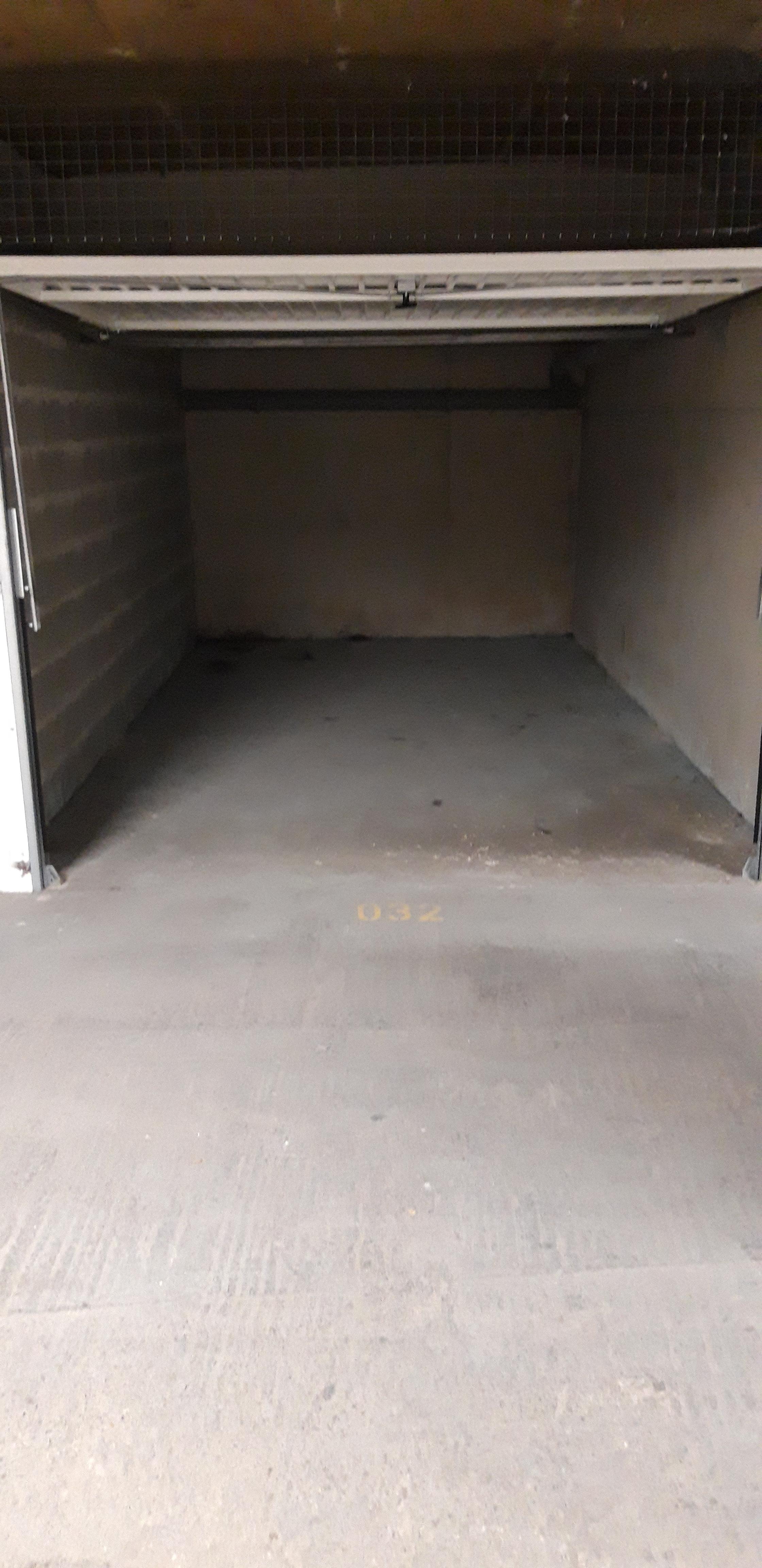 Garage sous-sol sécurisé