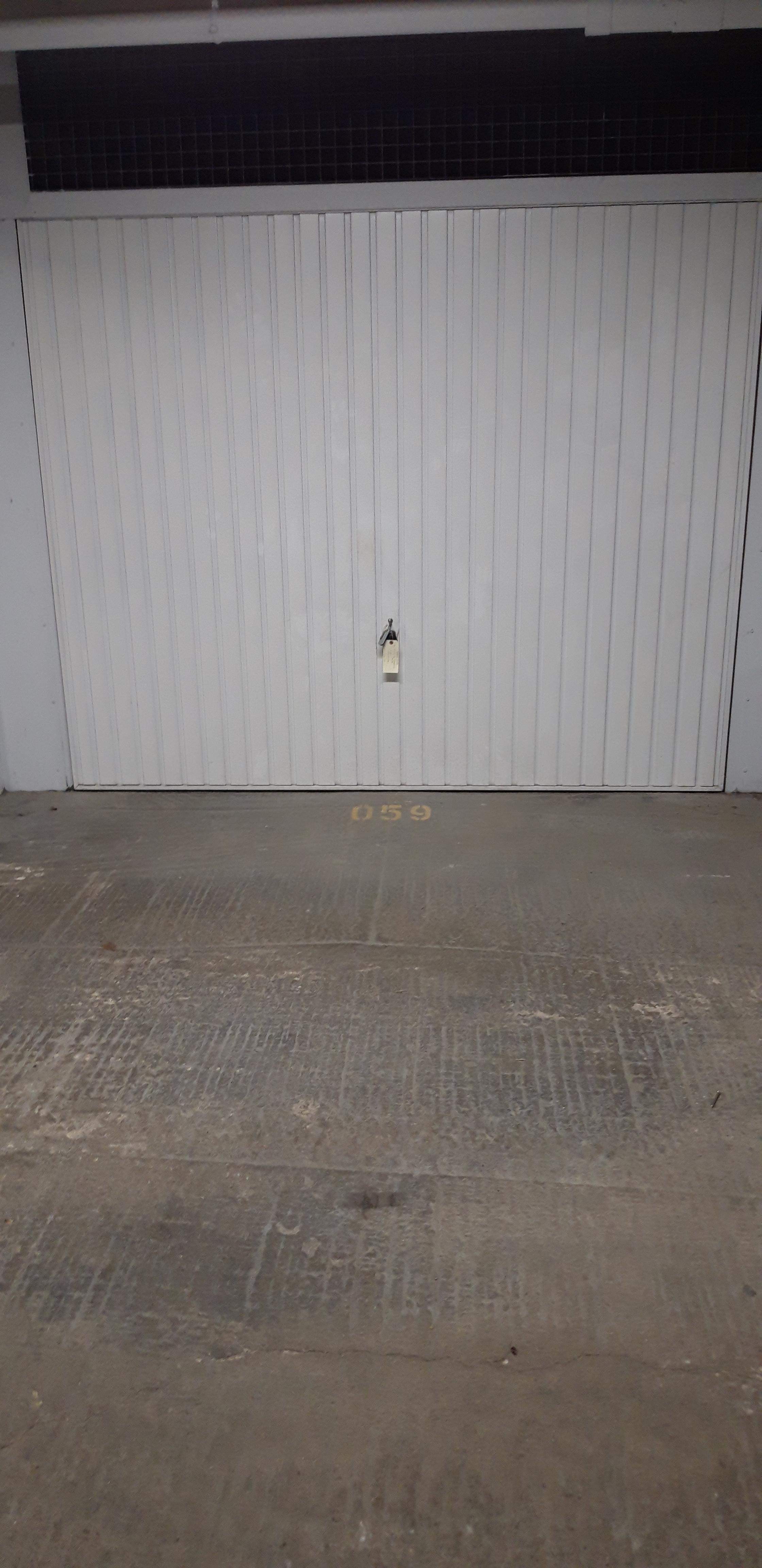 Garage sécurisé à louer