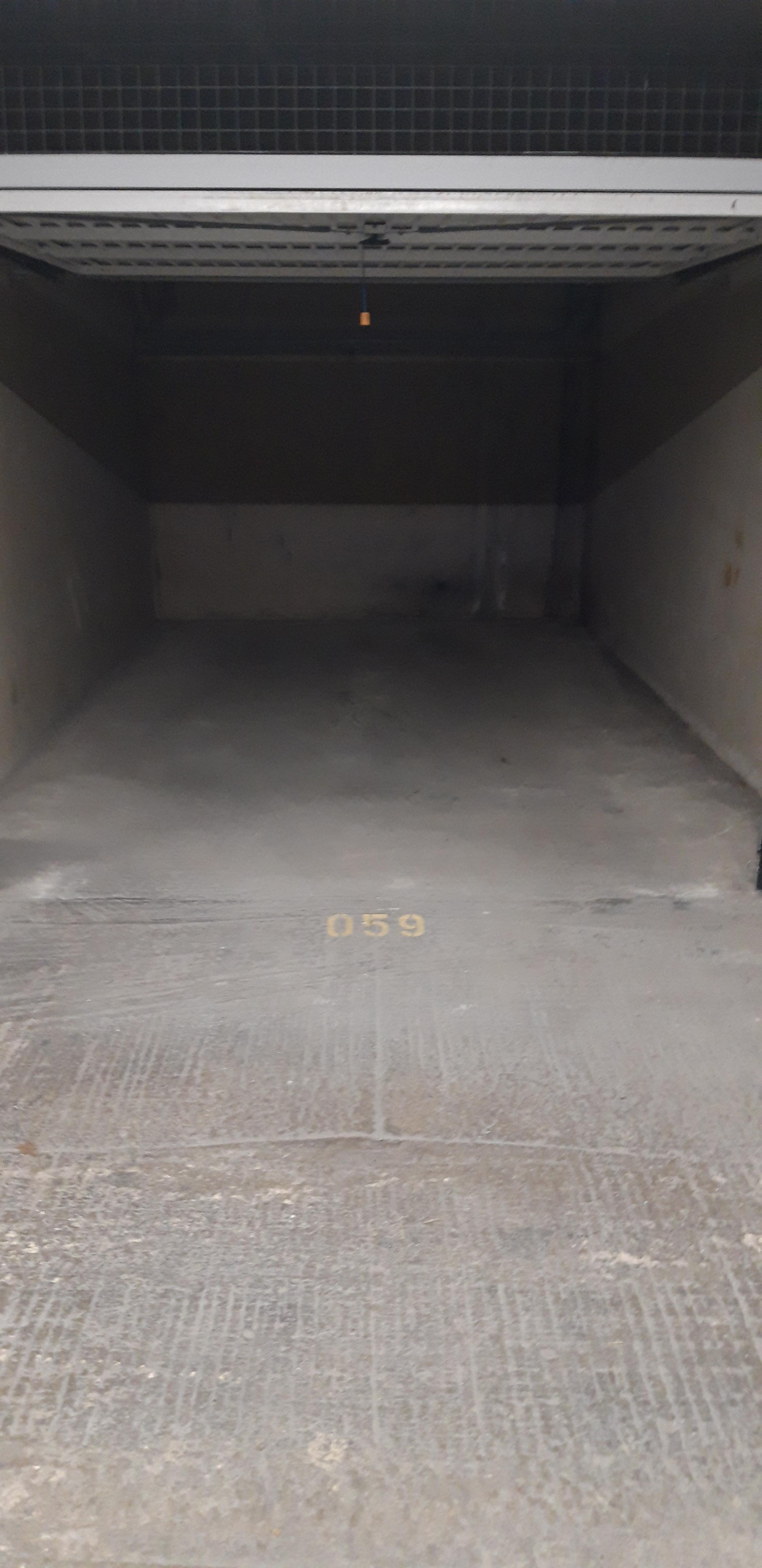 Garage sécurisé à louer