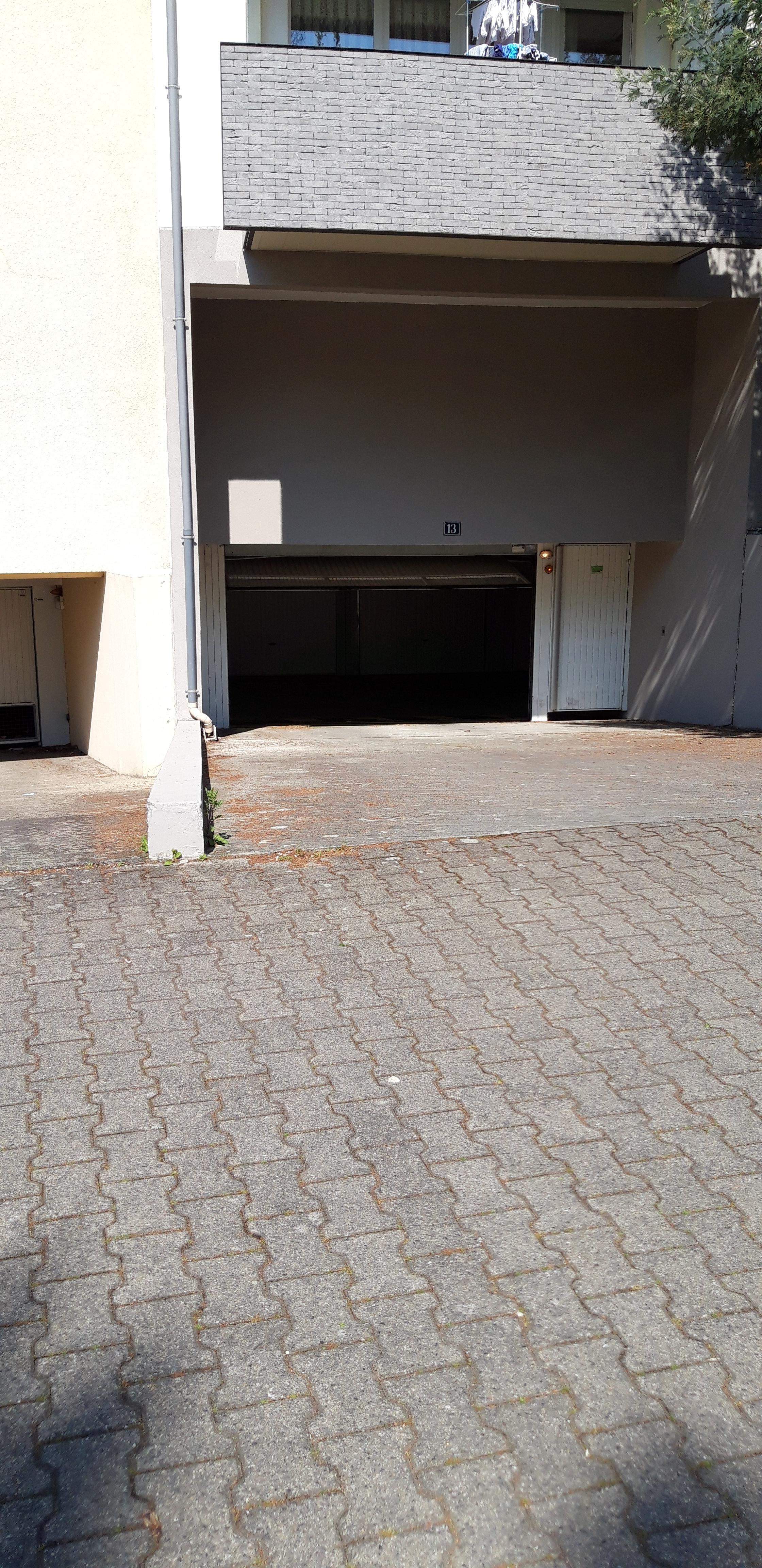 Garage de 13m² proche métro Poterie