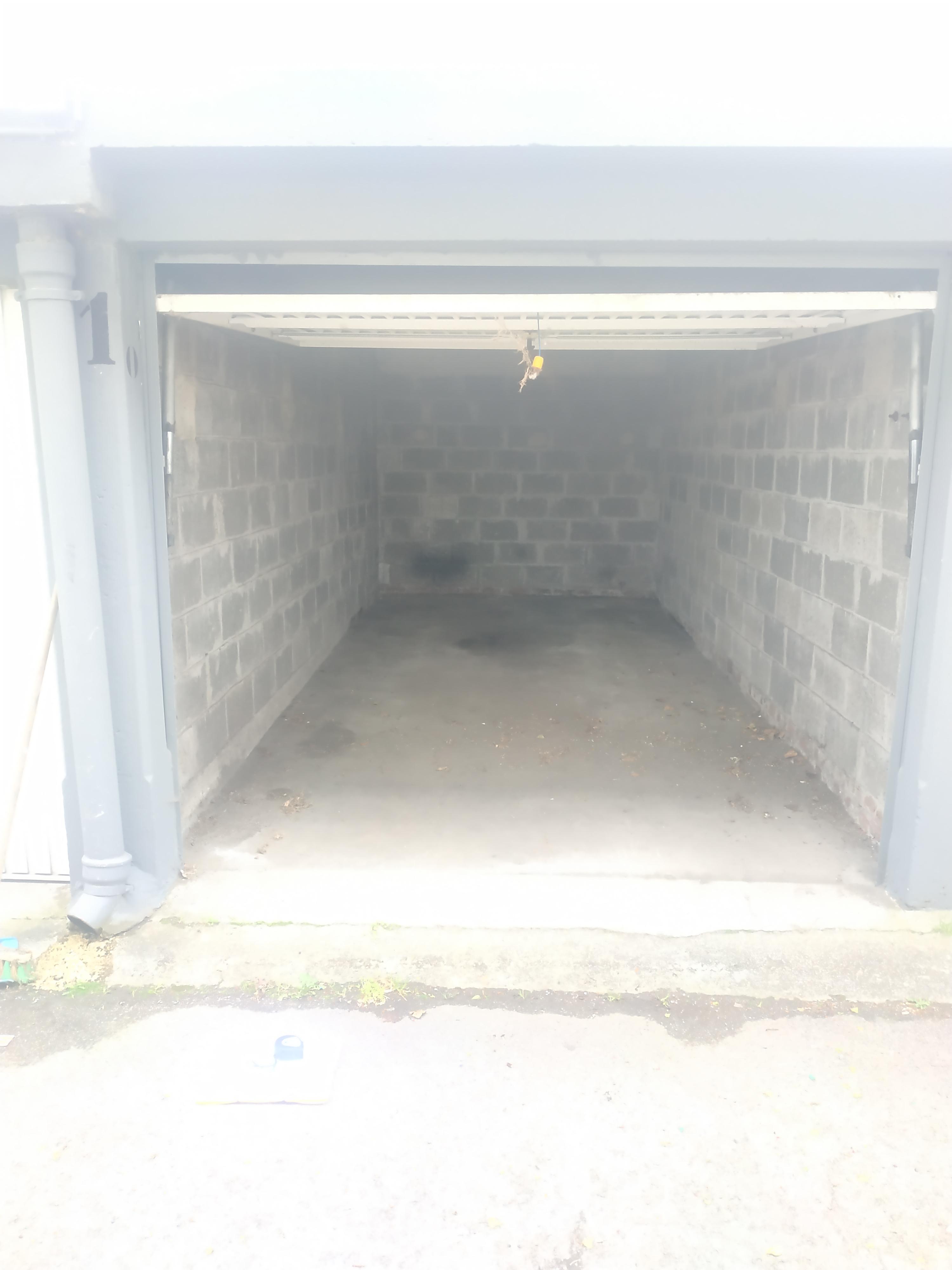 Location espace de stockage / parking fermé