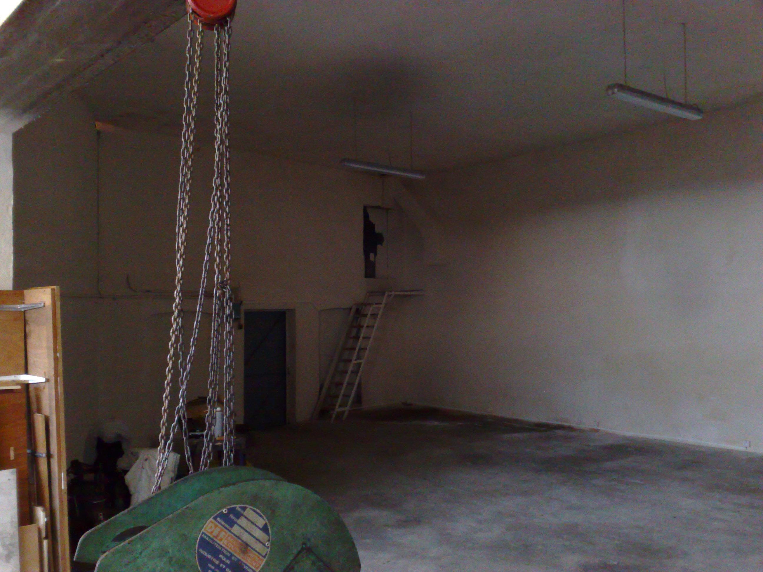 Garage clos, au sec, pour stockage divers