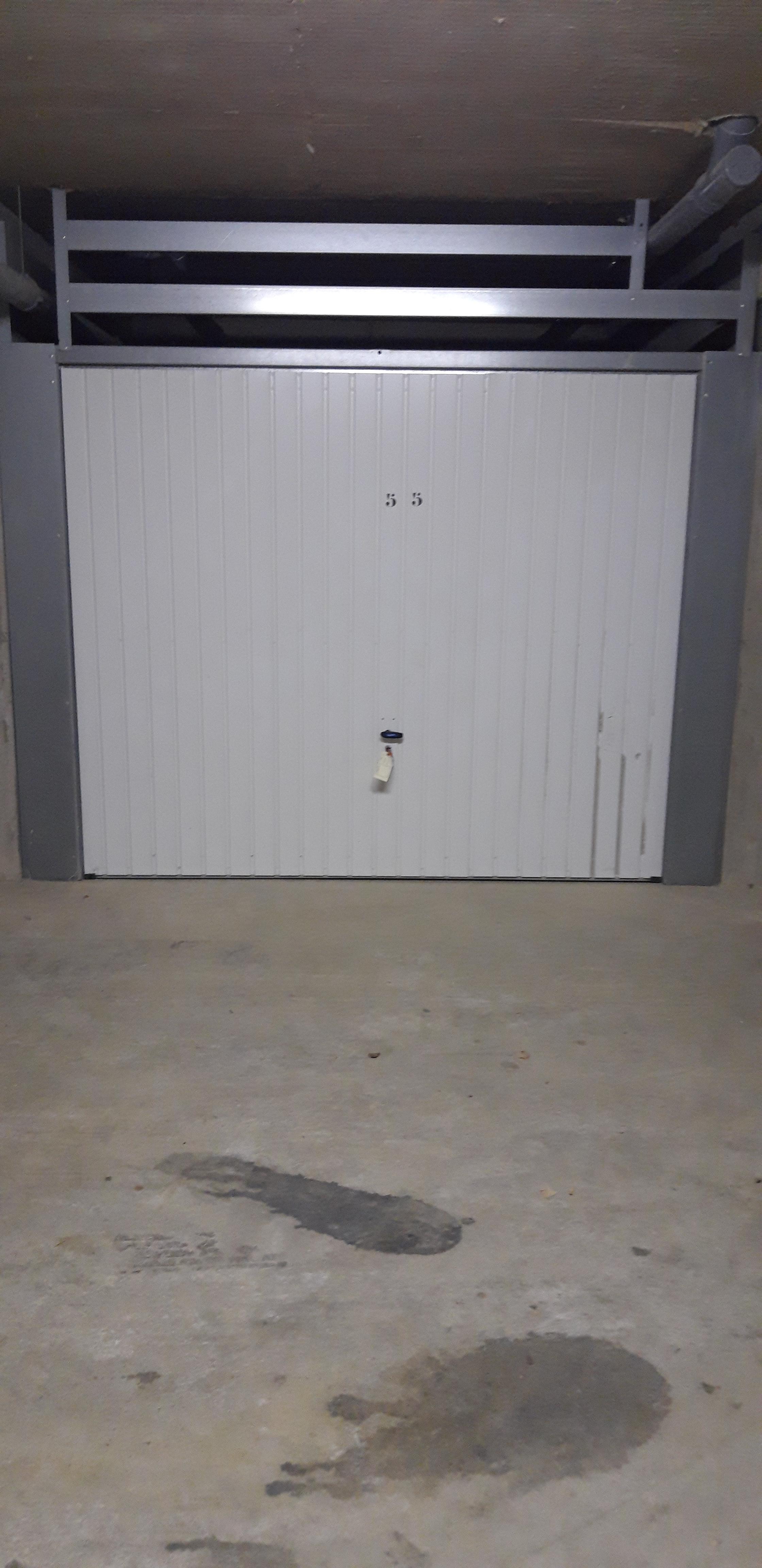 Garage sécurisé à louer