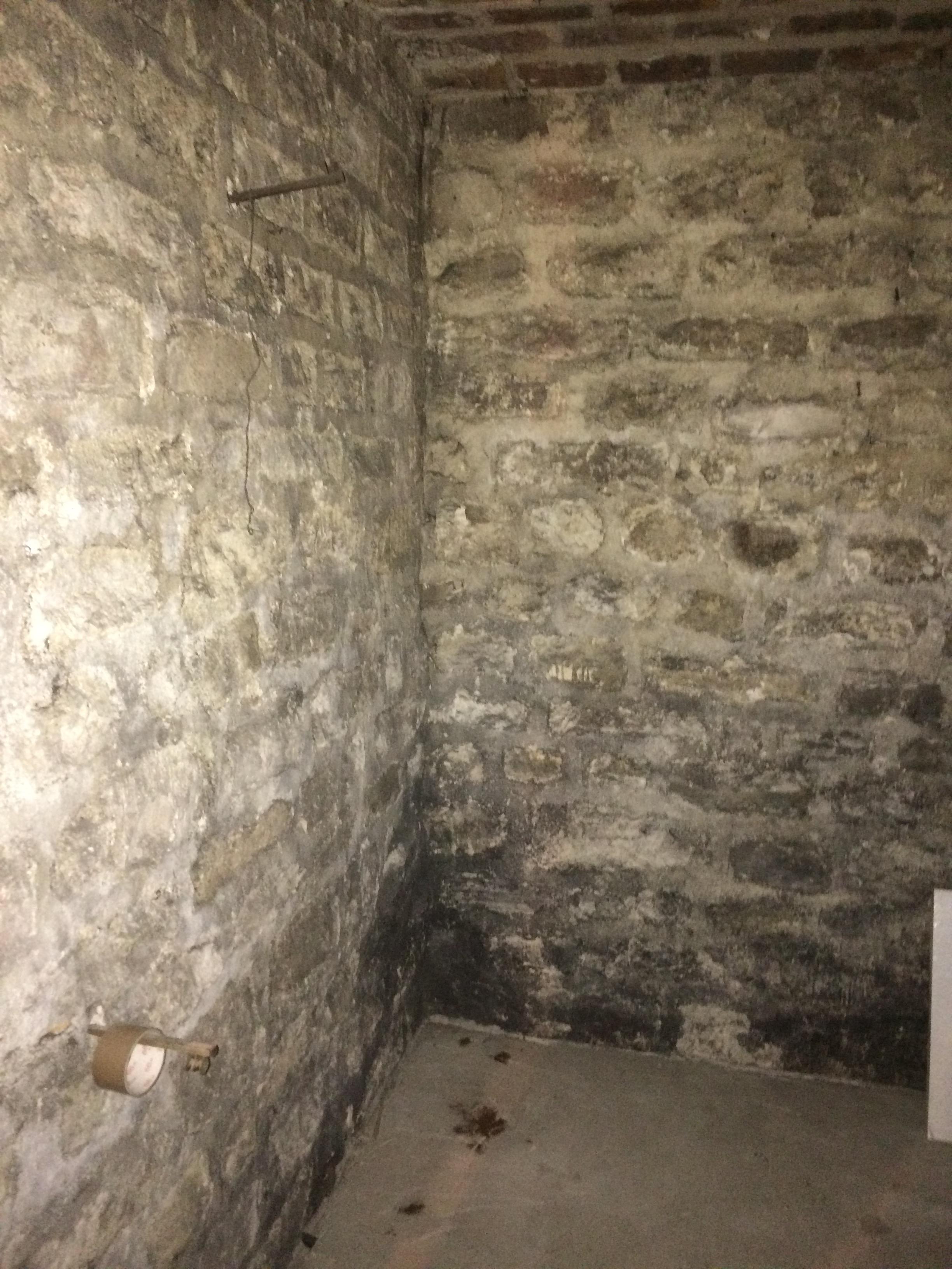 Cave propre et aérée 4m², Paris 7ème, rue