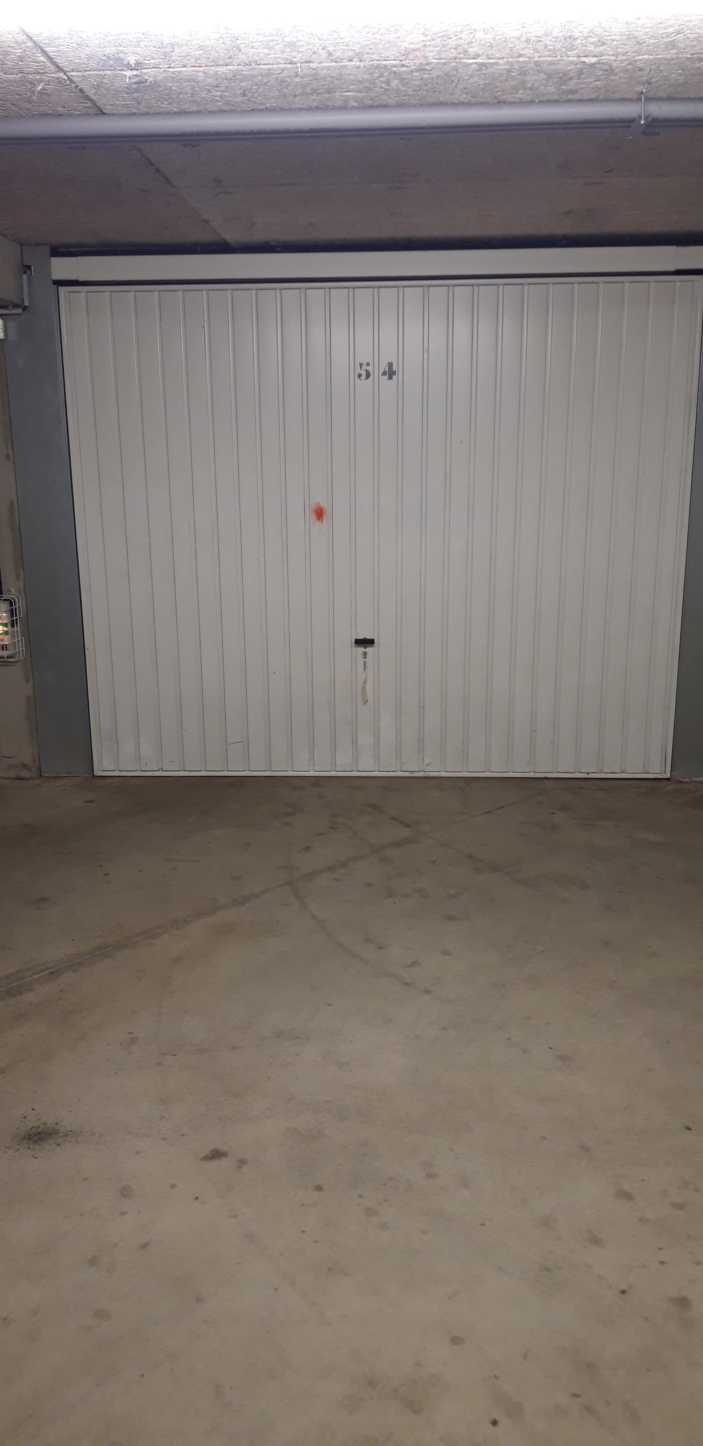 Garage à louer à Bruz