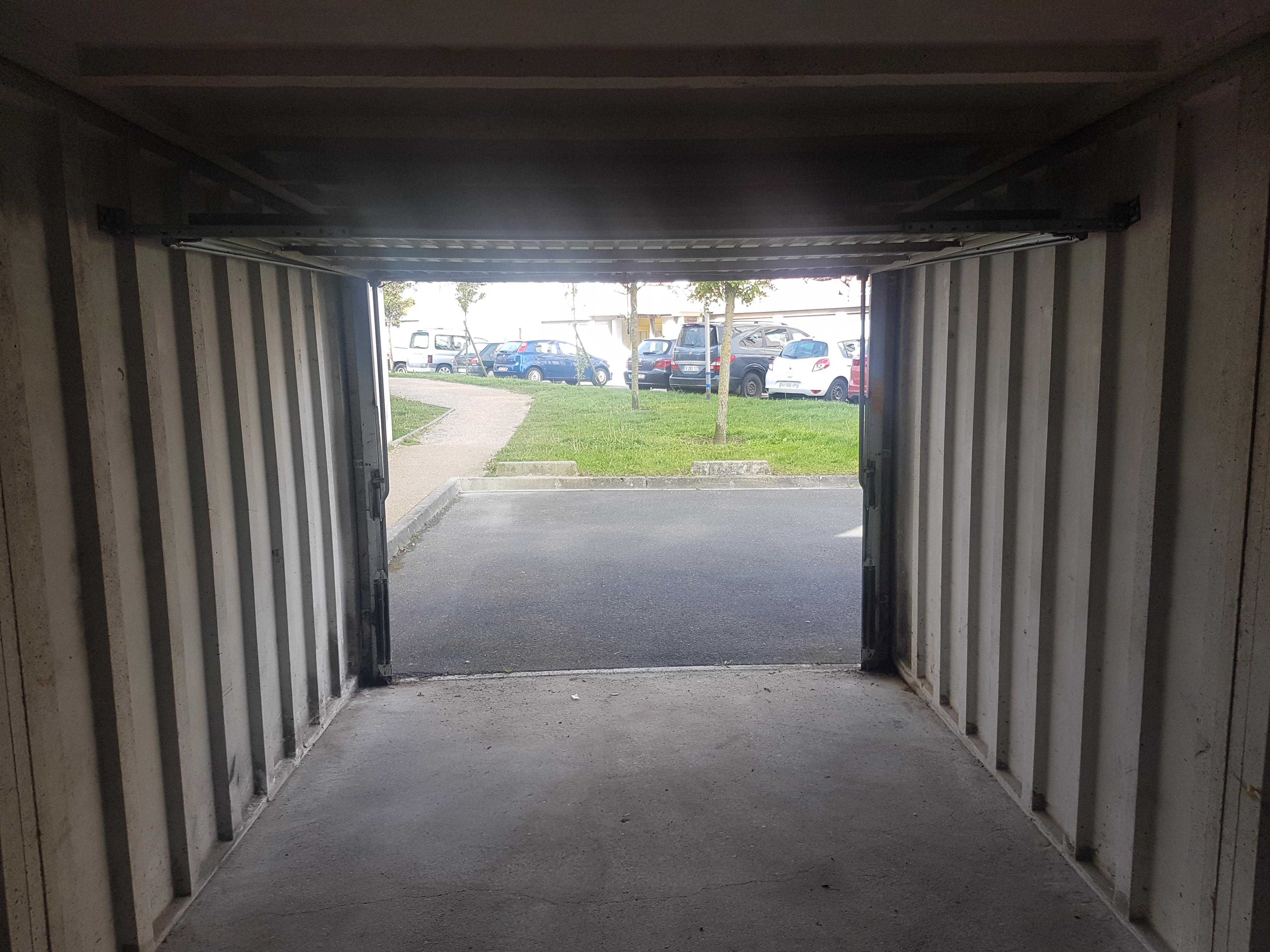 Garage / Box de 14m² à Breuillet