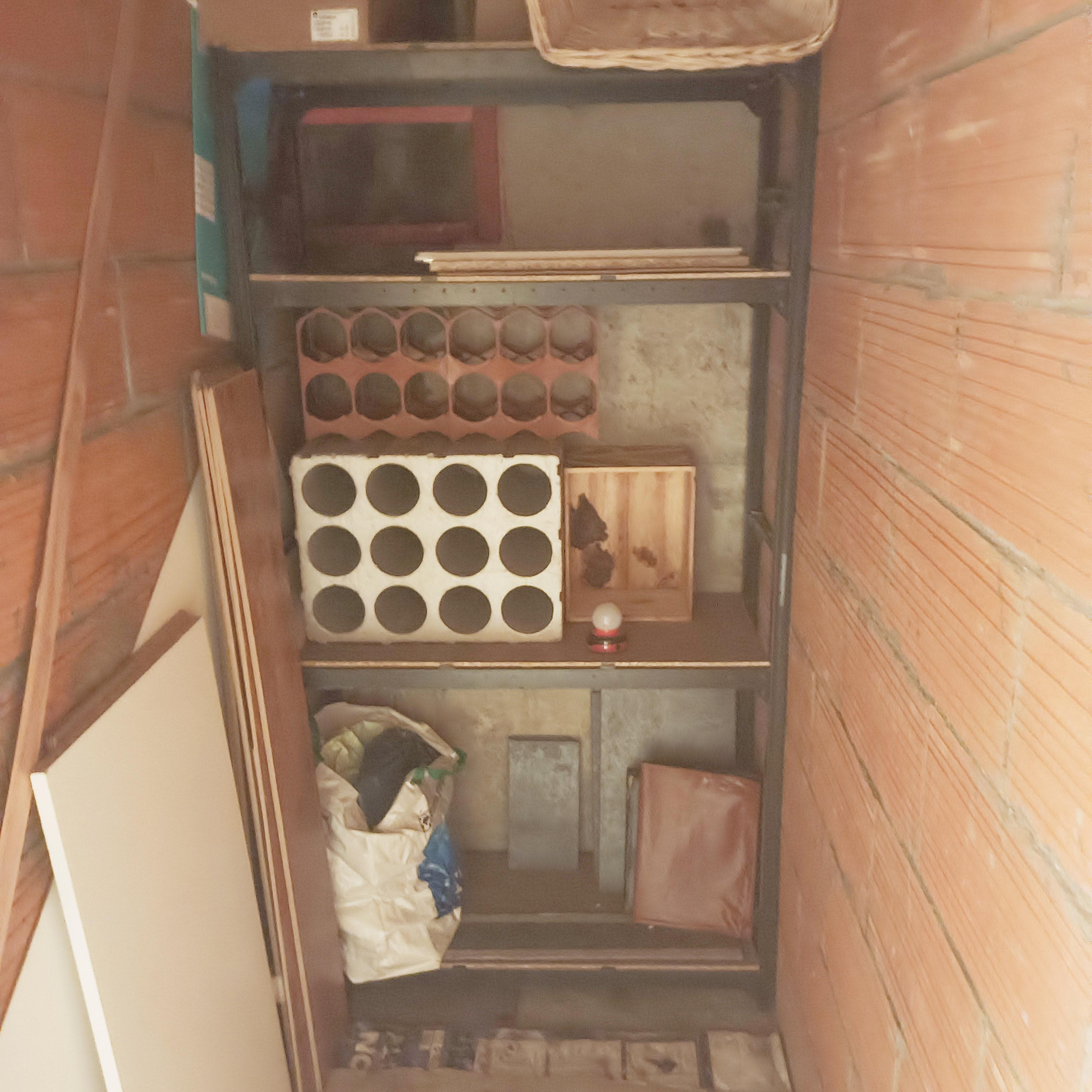 CAVE en s/sol avec zone de Stockage/Rayonnage