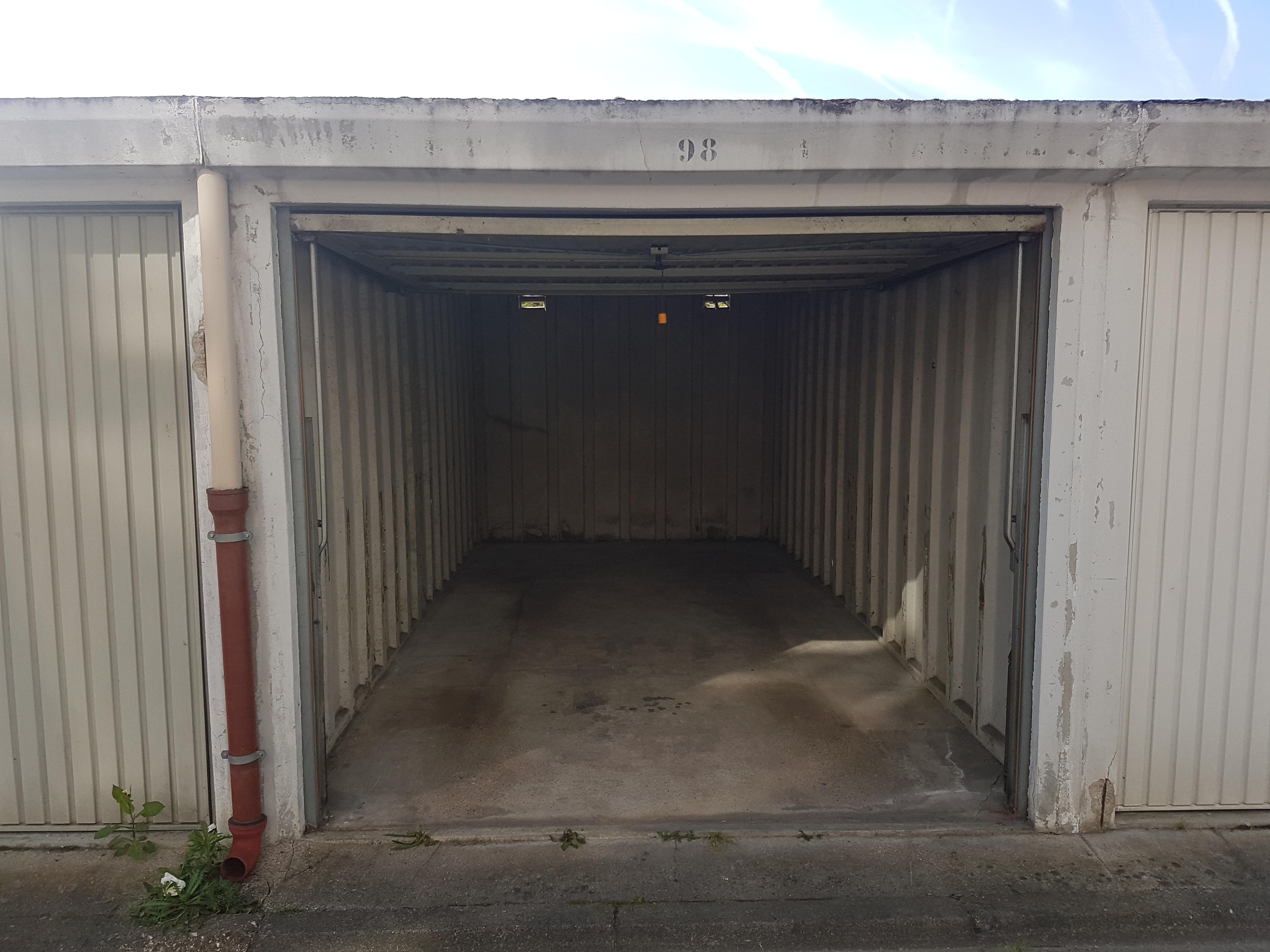 Garage / box de stockage rez-de-chaussée