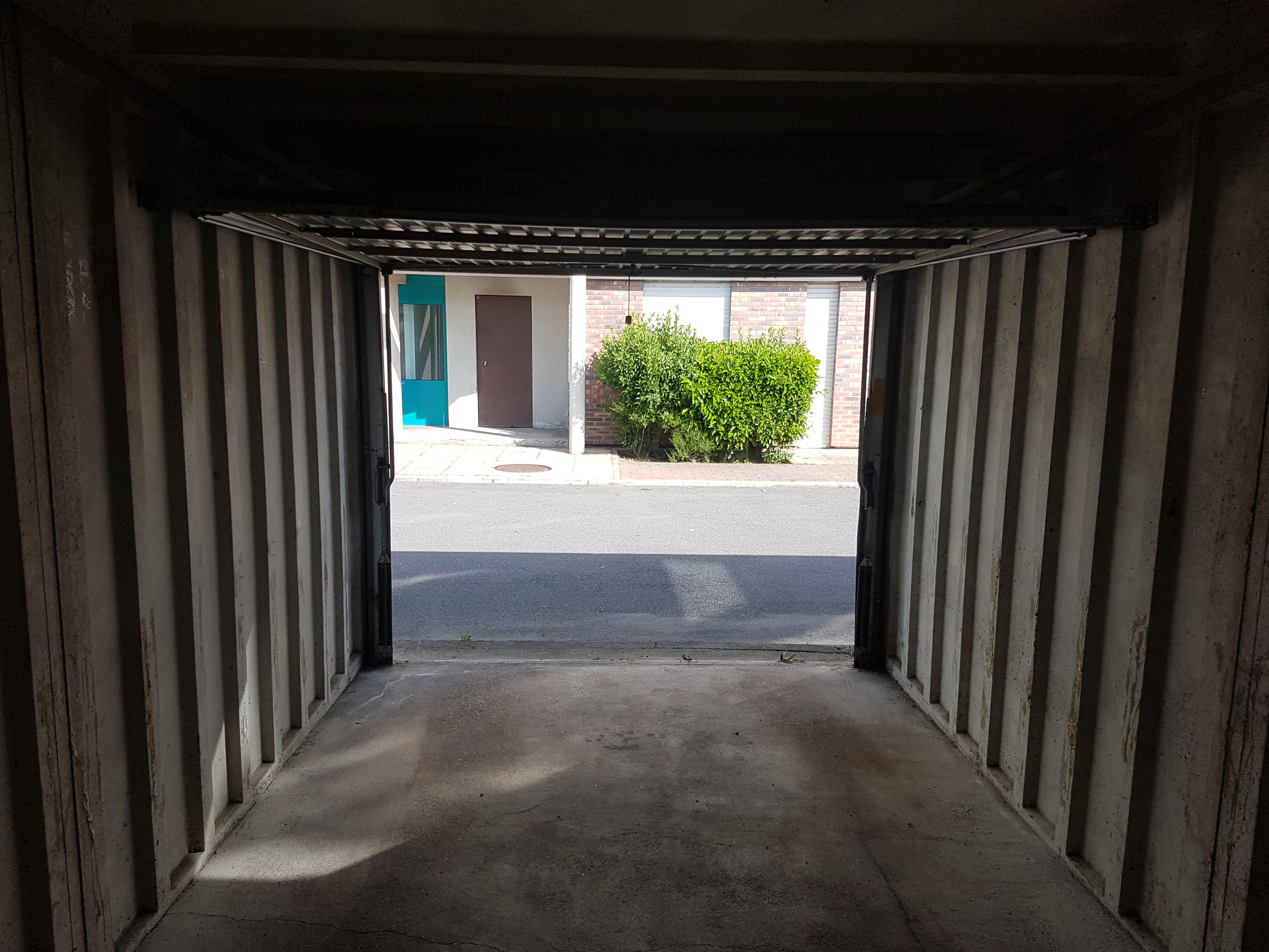 Garage / box de stockage rez-de-chaussée