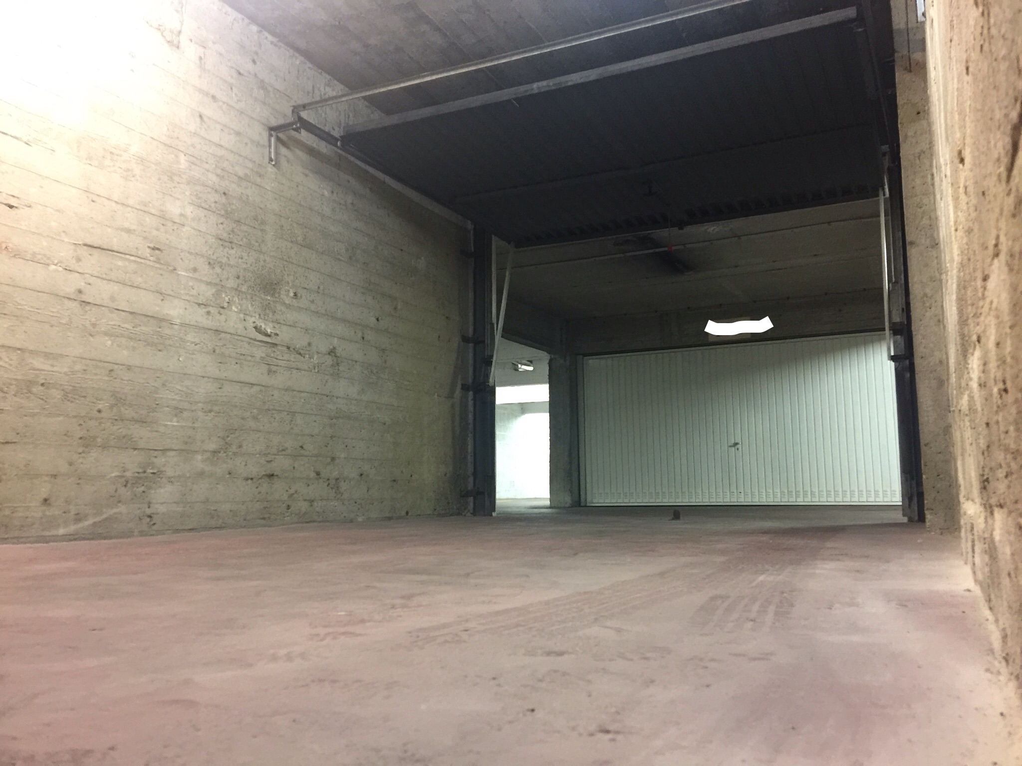 Droge afgesloten garagebox. Centrum Leuven. // Box de