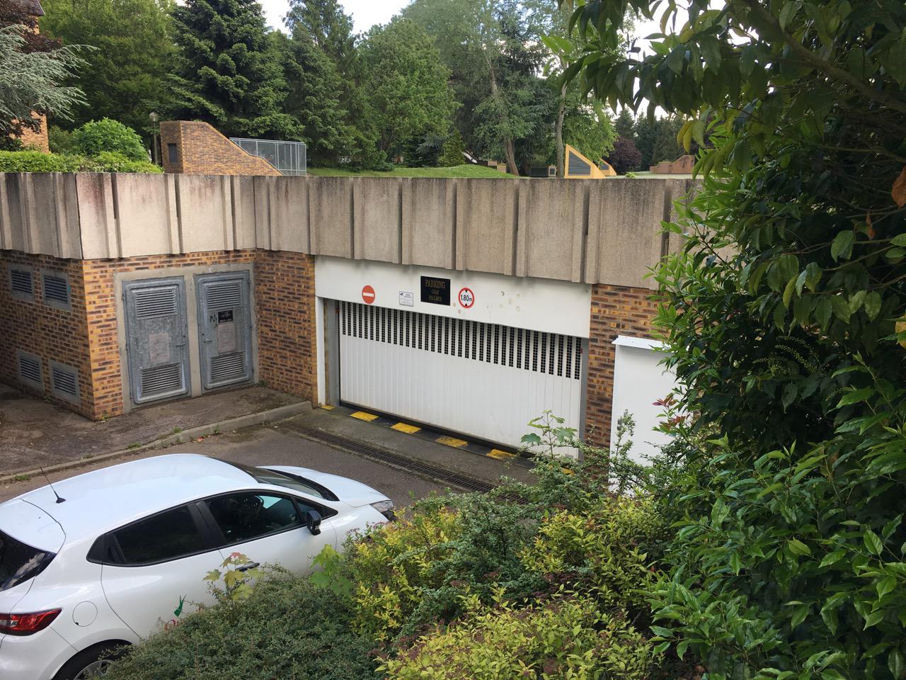 Garage fermé / Proche de Rouen