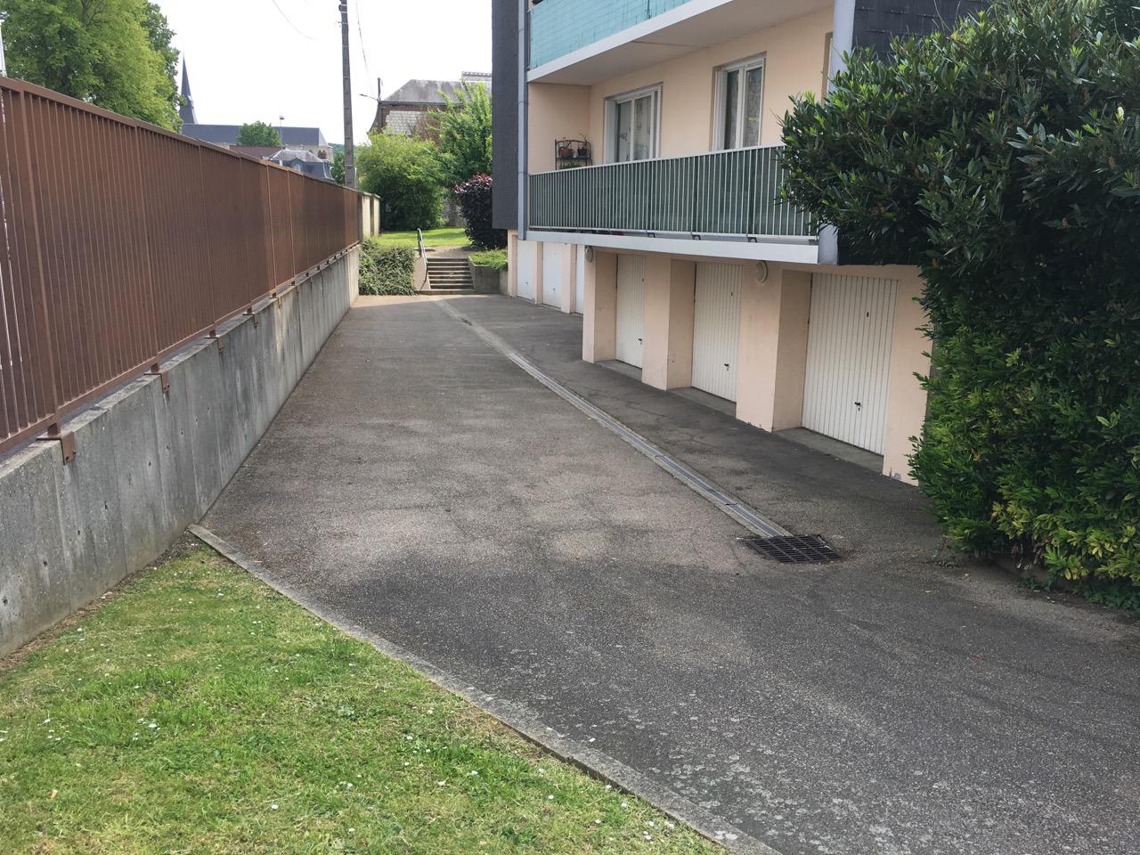 Parking fermé / Elbeuf / Piscine