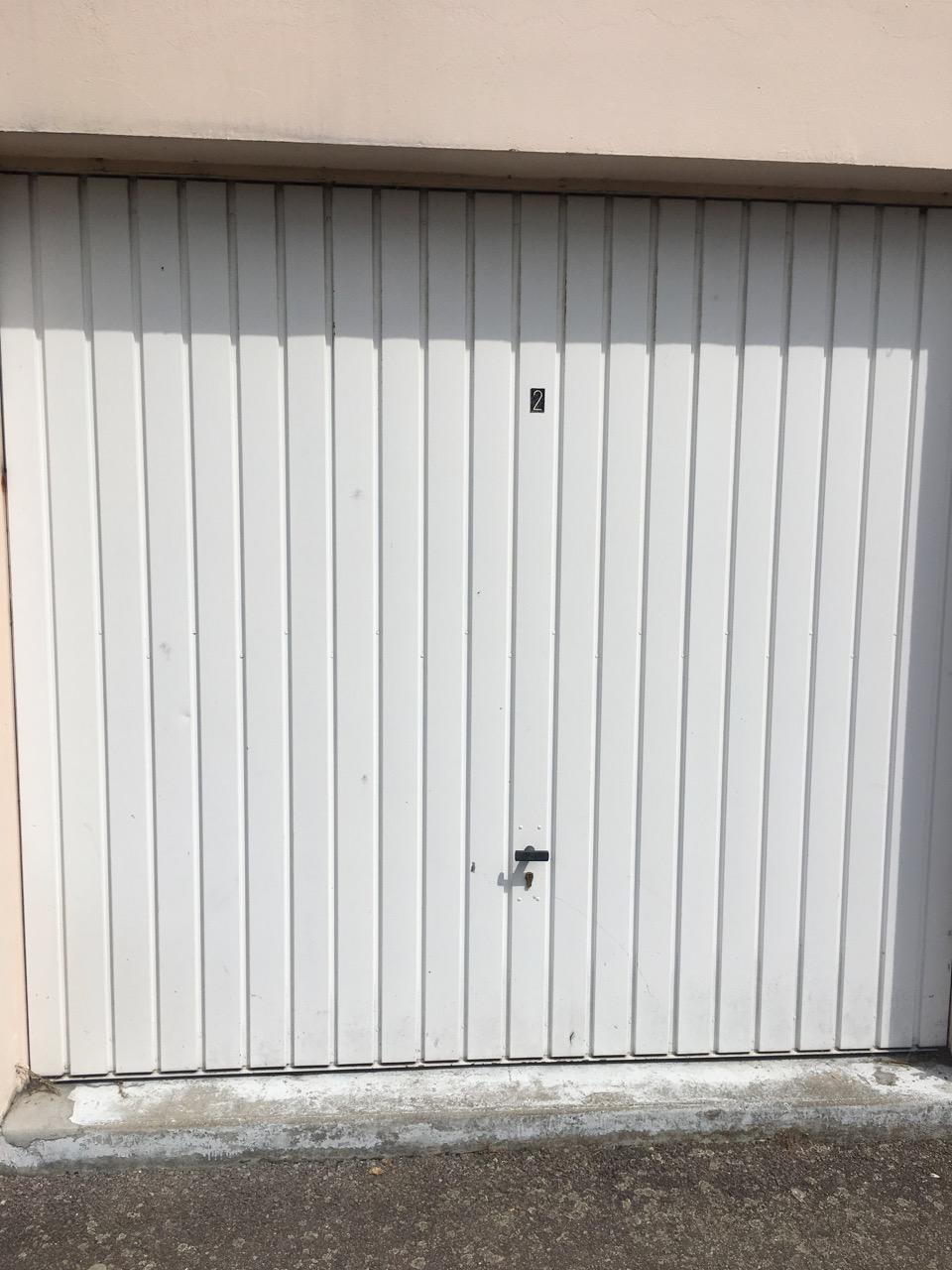 Garage de 15m² proche piscine