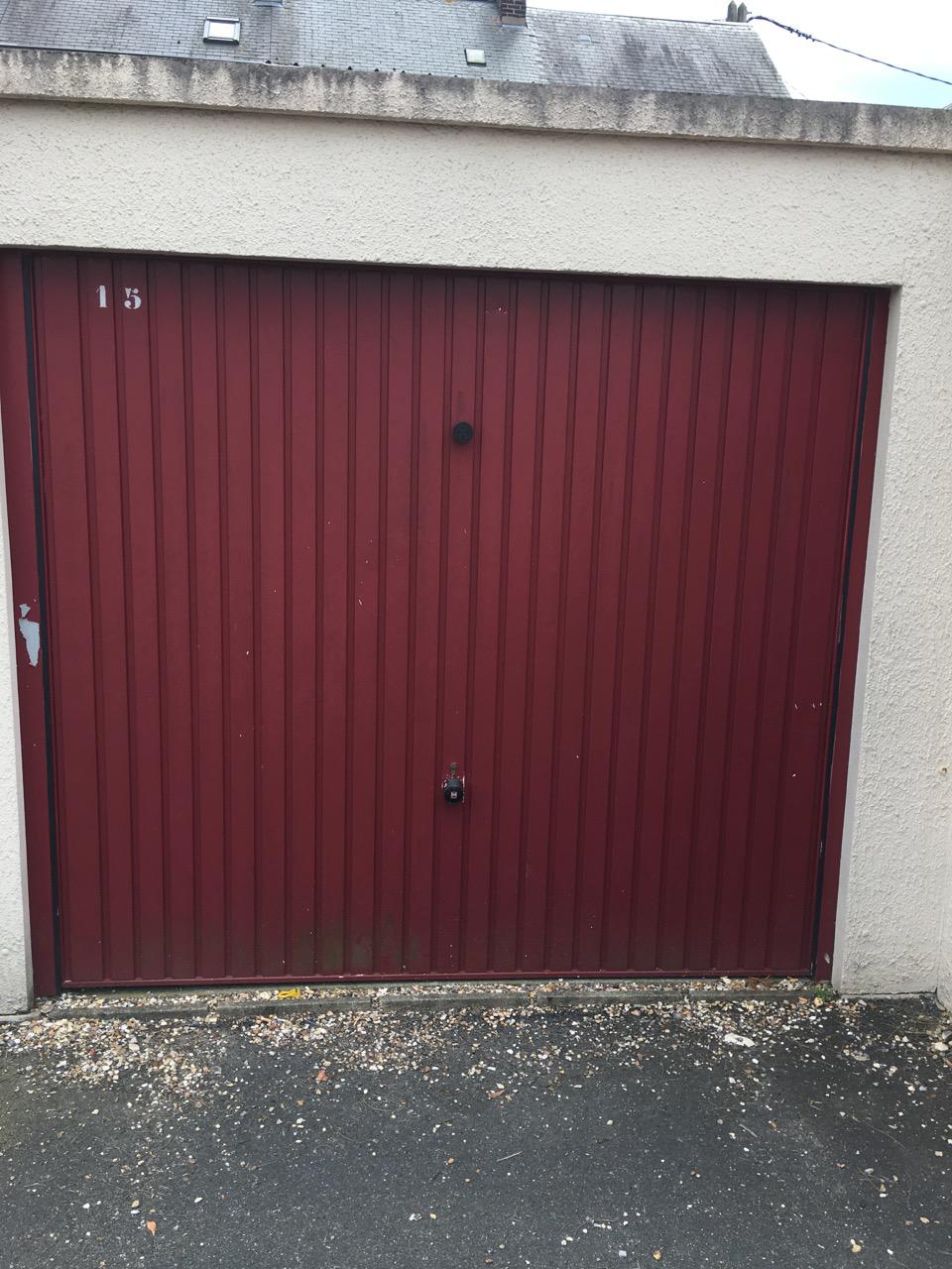 Garde-meuble / Garage en RDC