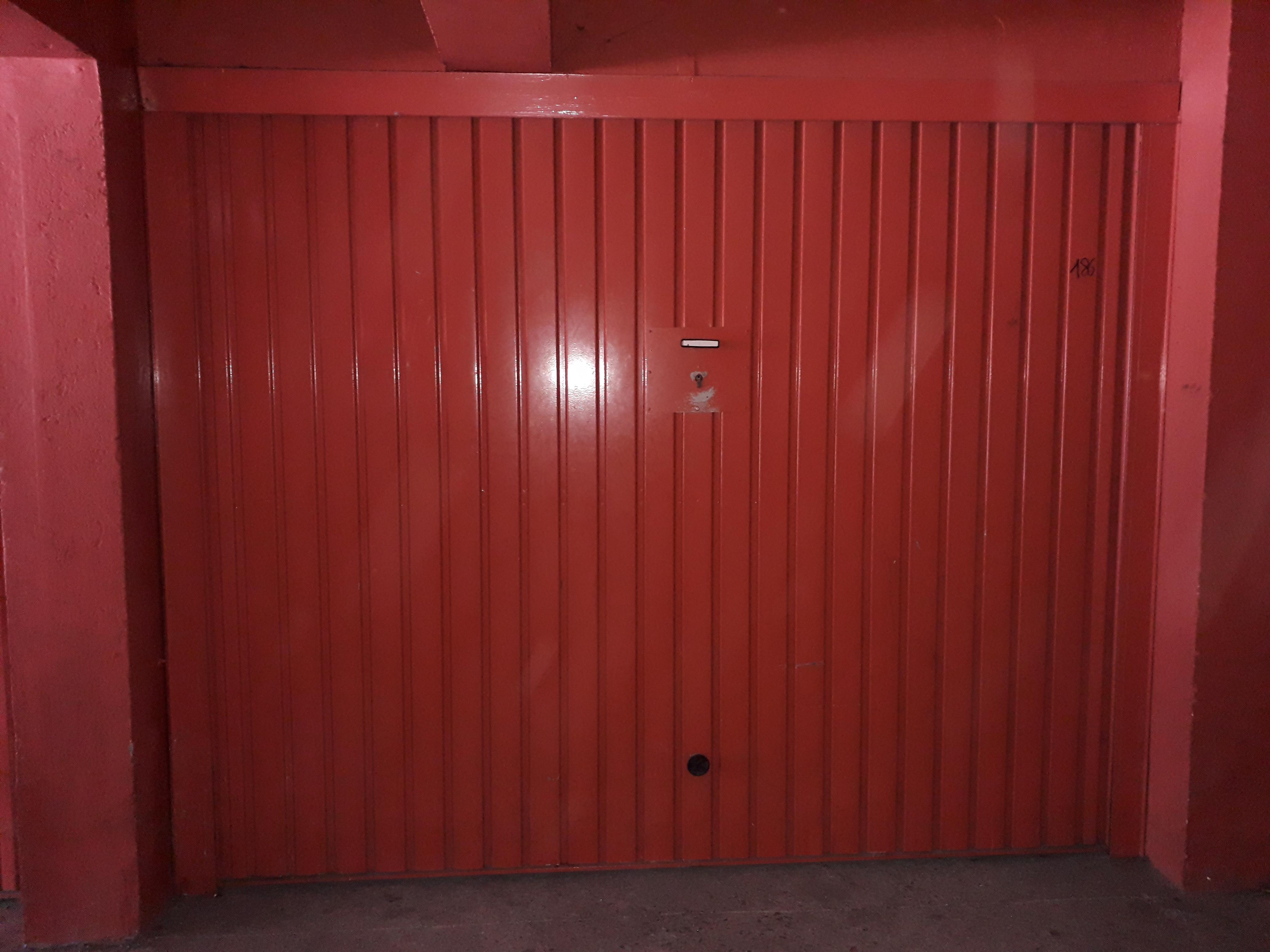 Garage fermé et sécurisé à louer