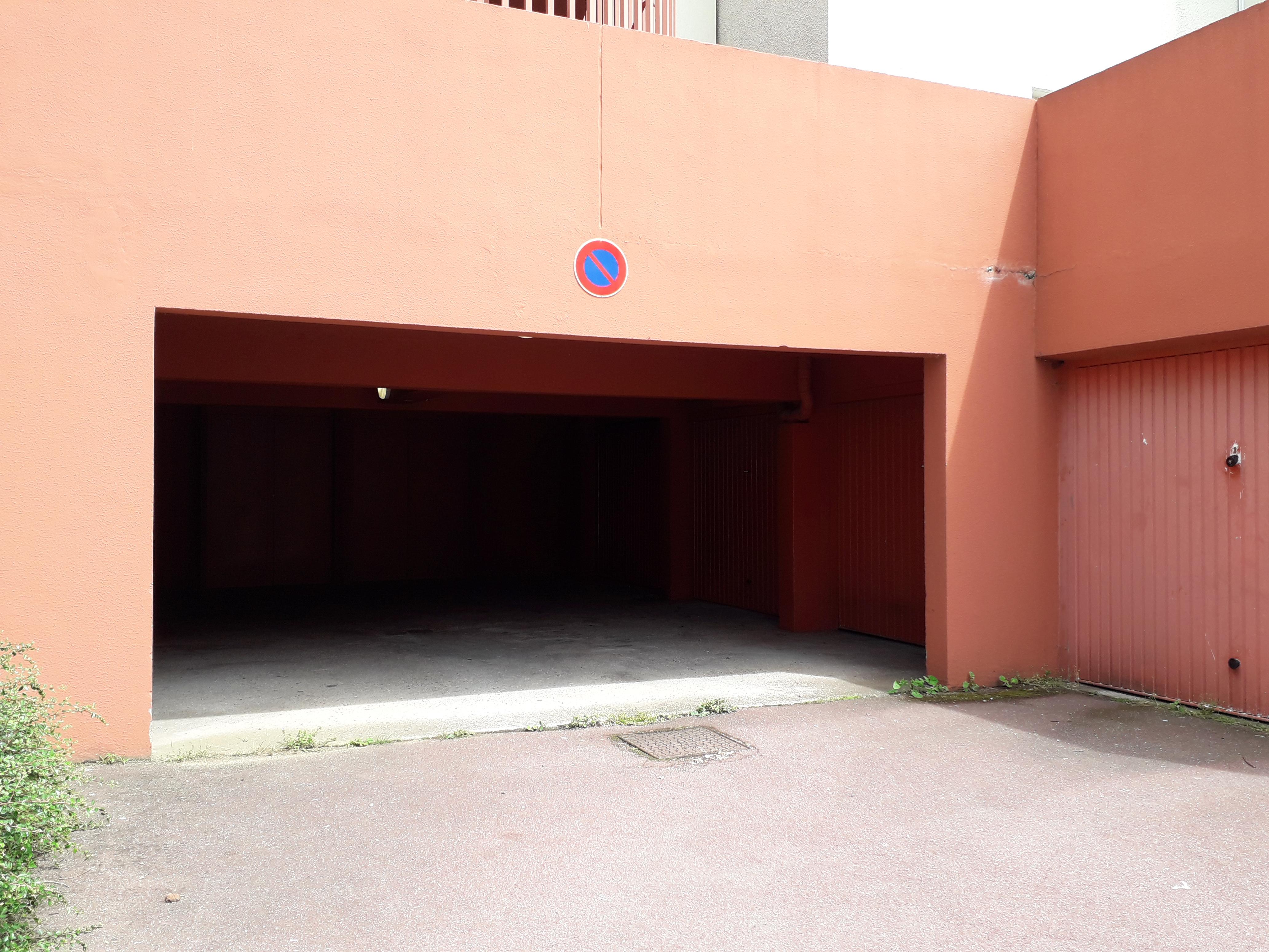 Garage fermé et sécurisé à louer