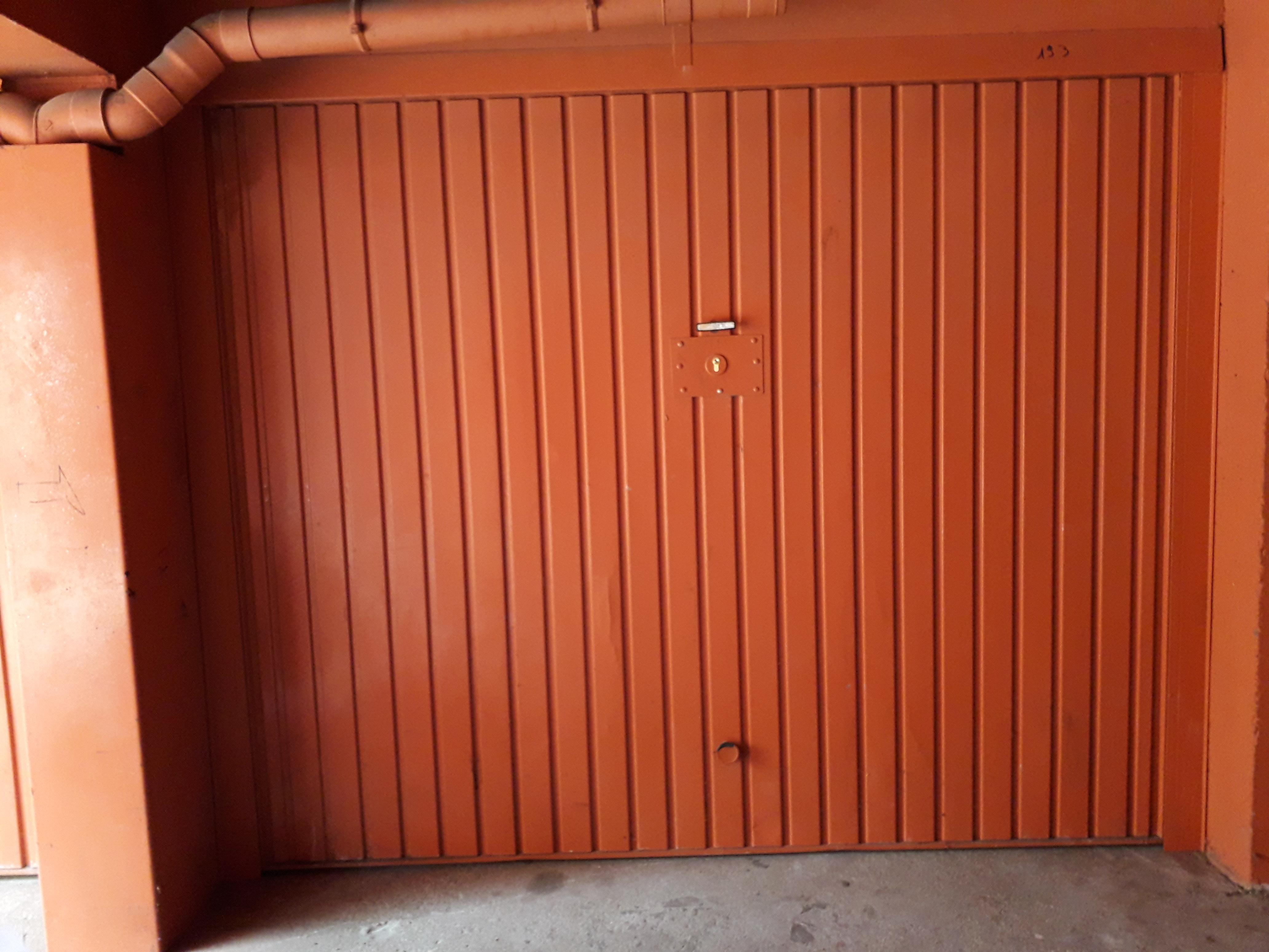 Garage en rez-de-chaussée couvert à Val-de-Reuil