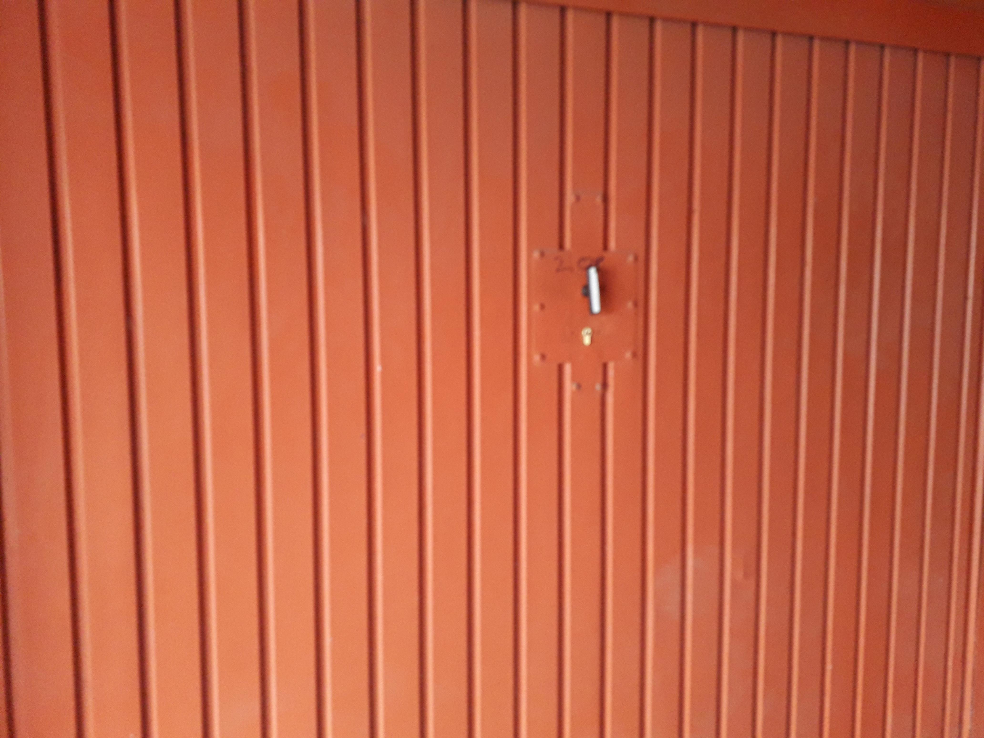 Garage en rez-de-chaussée couvert  à Val-de-Reuil