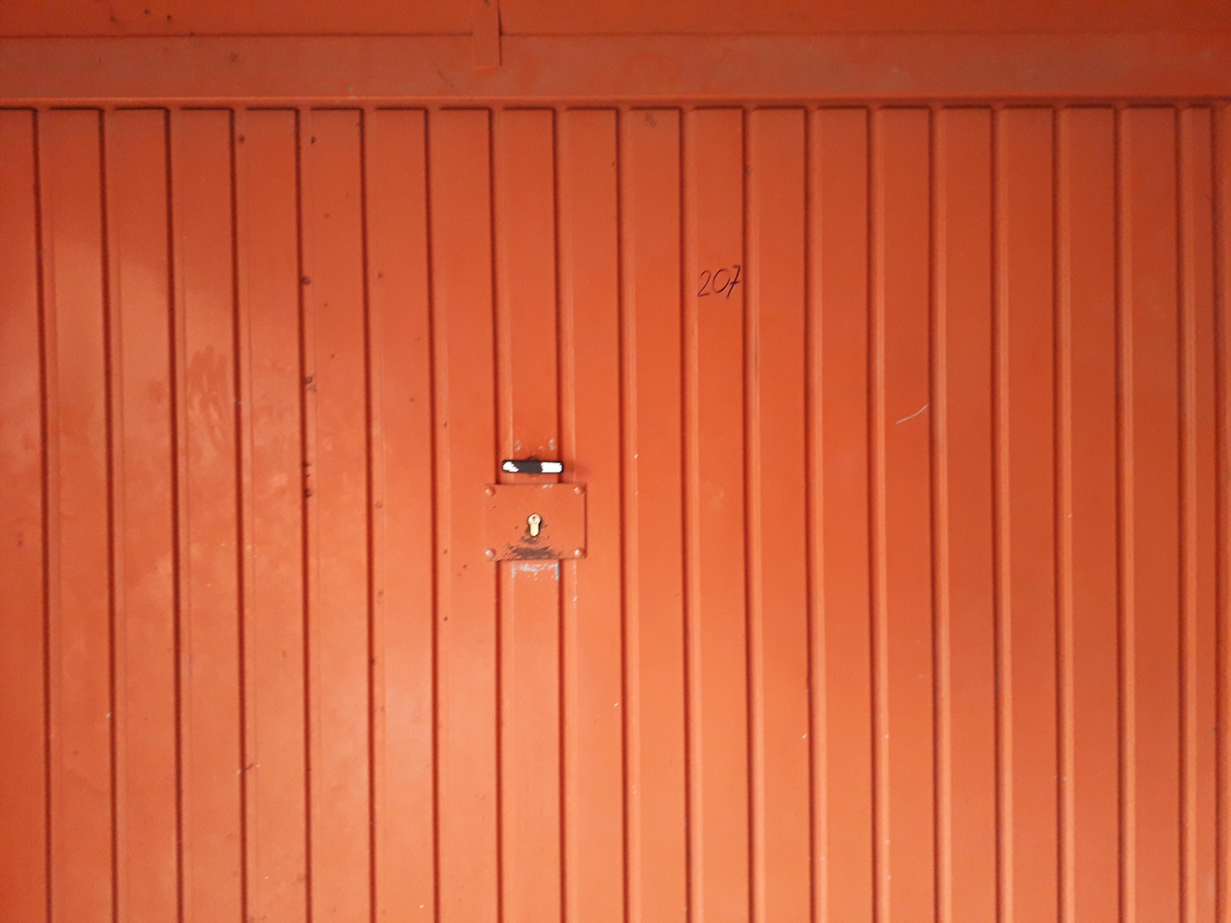 Garage en rez-de-chaussée couvert à Val-de-Reuil