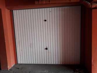 Garage en rez-de-chaussée couvert  à Val-de-Reuil