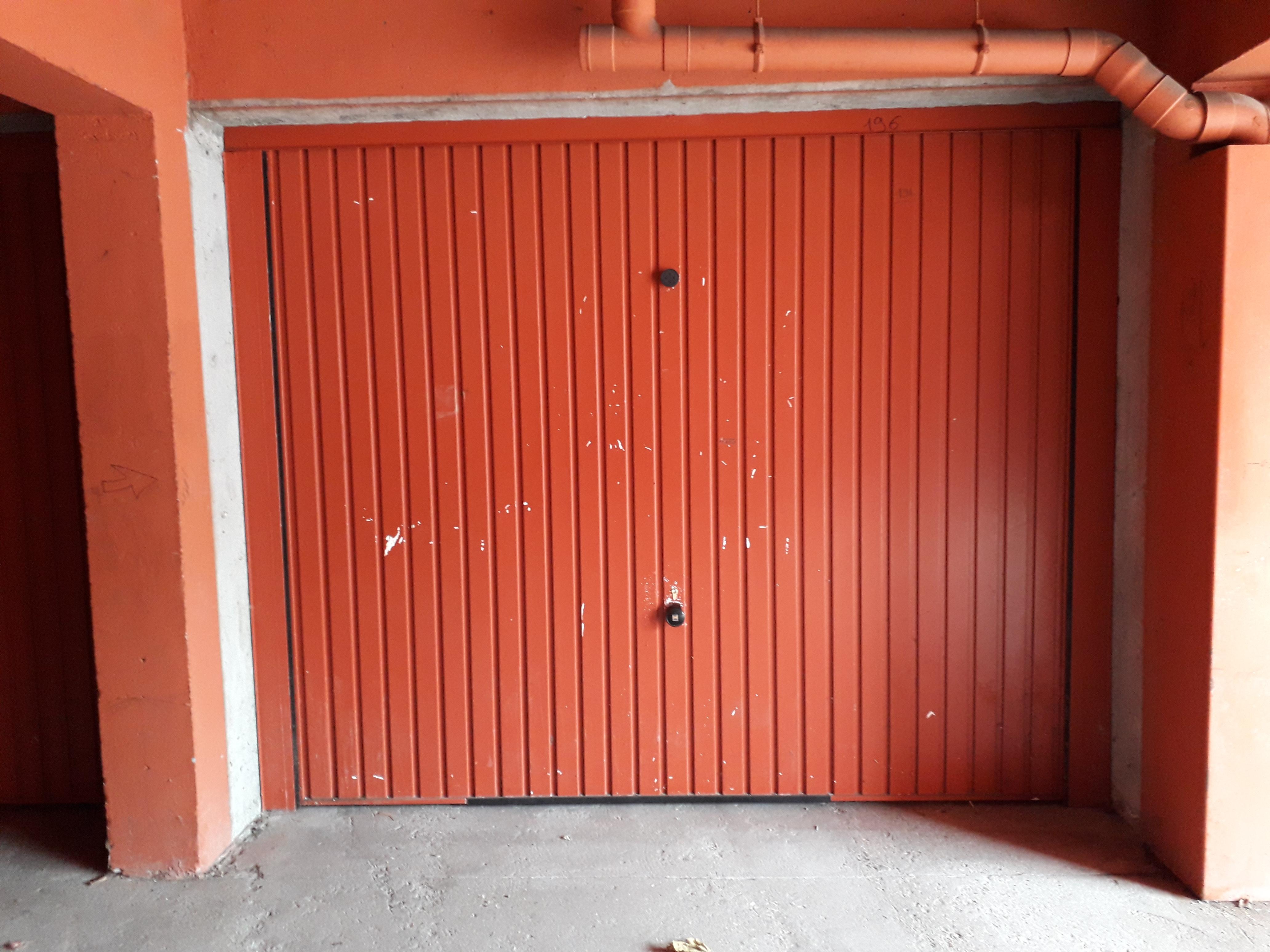Garage en rez-de-chaussée couvert à Val-de-Reuil
