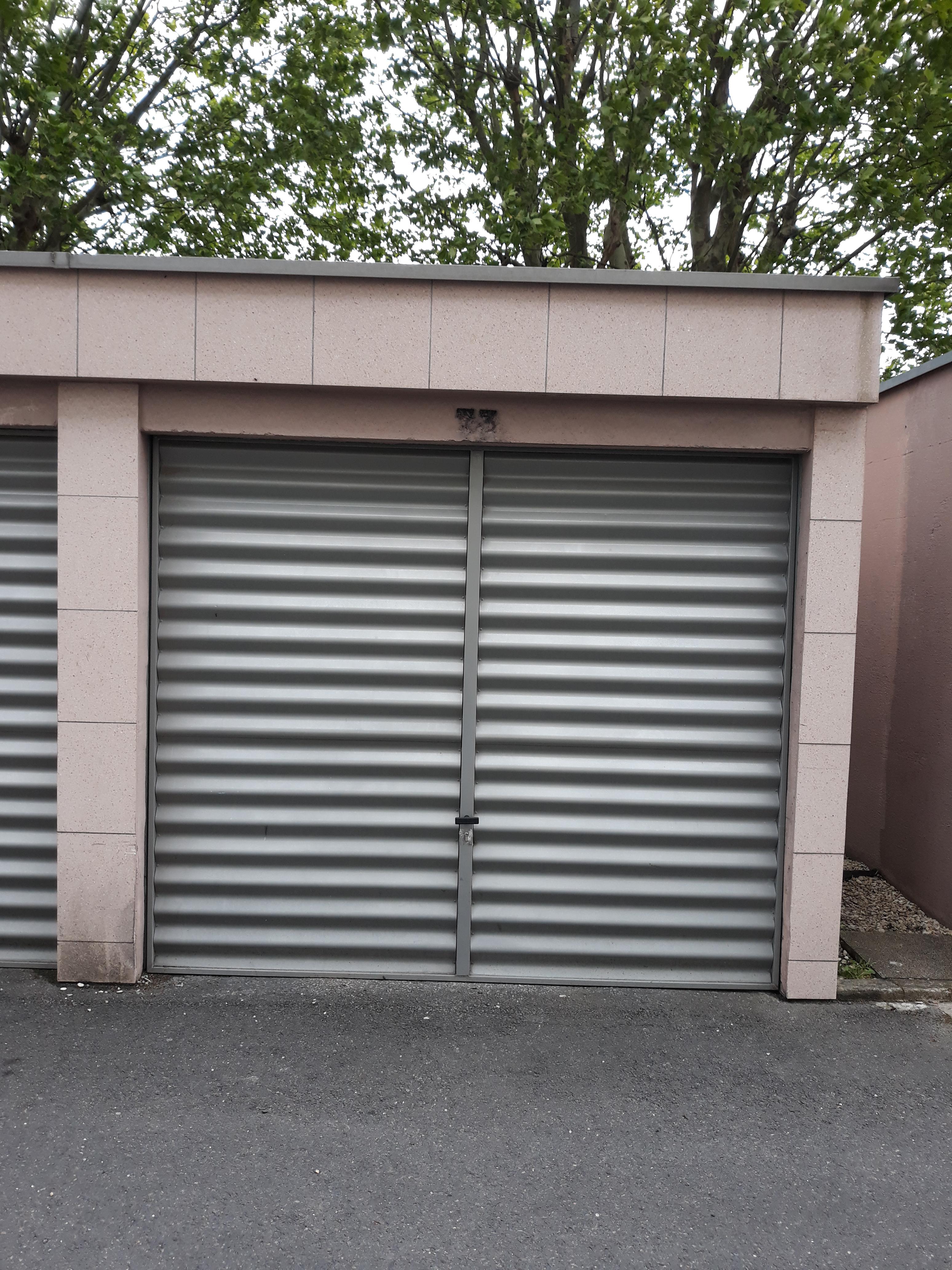 Stockage sécurisé rez de chaussée / Parking fermé