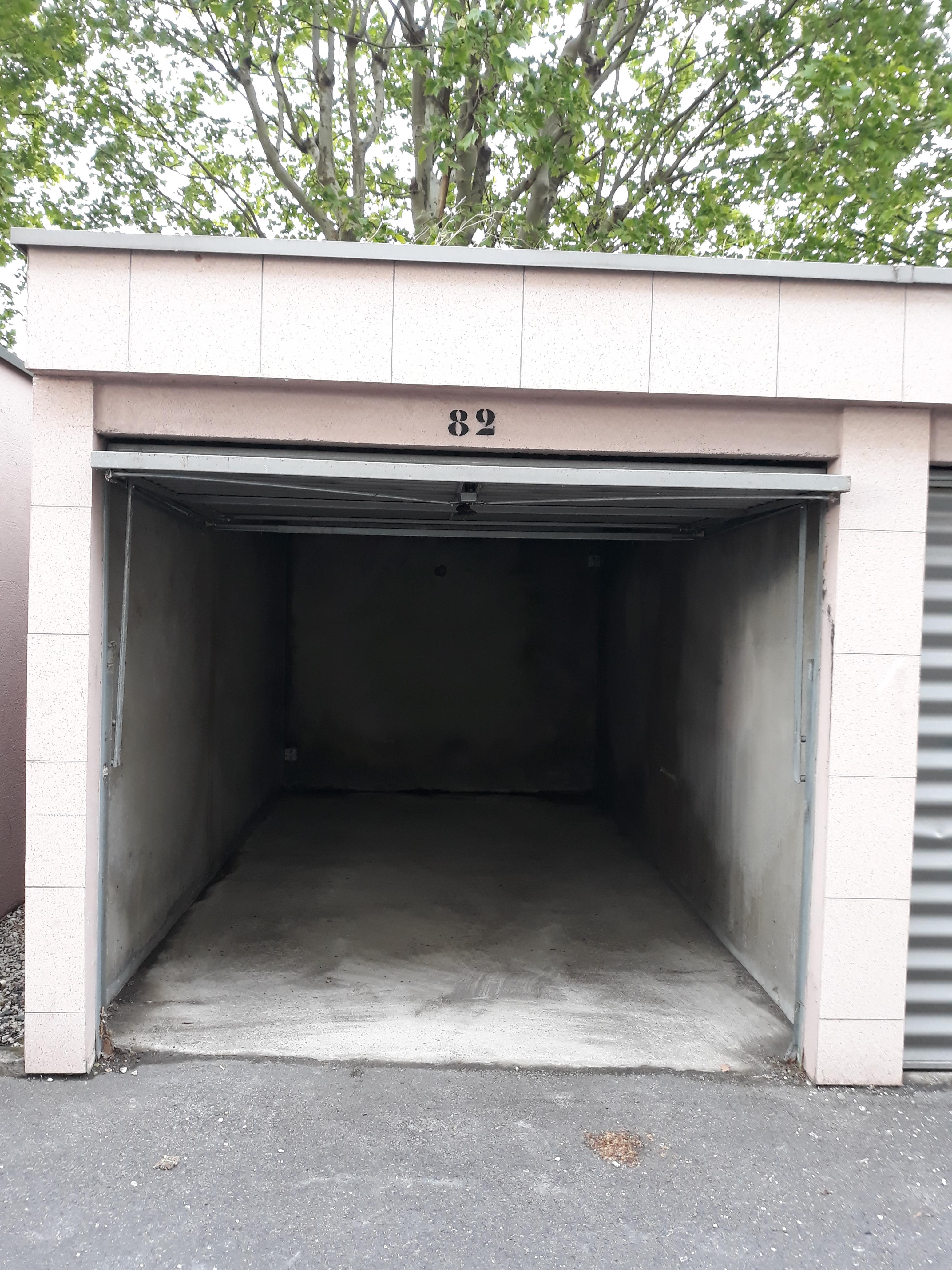 Stockage sécurisé rez de chaussée / Parking fermé