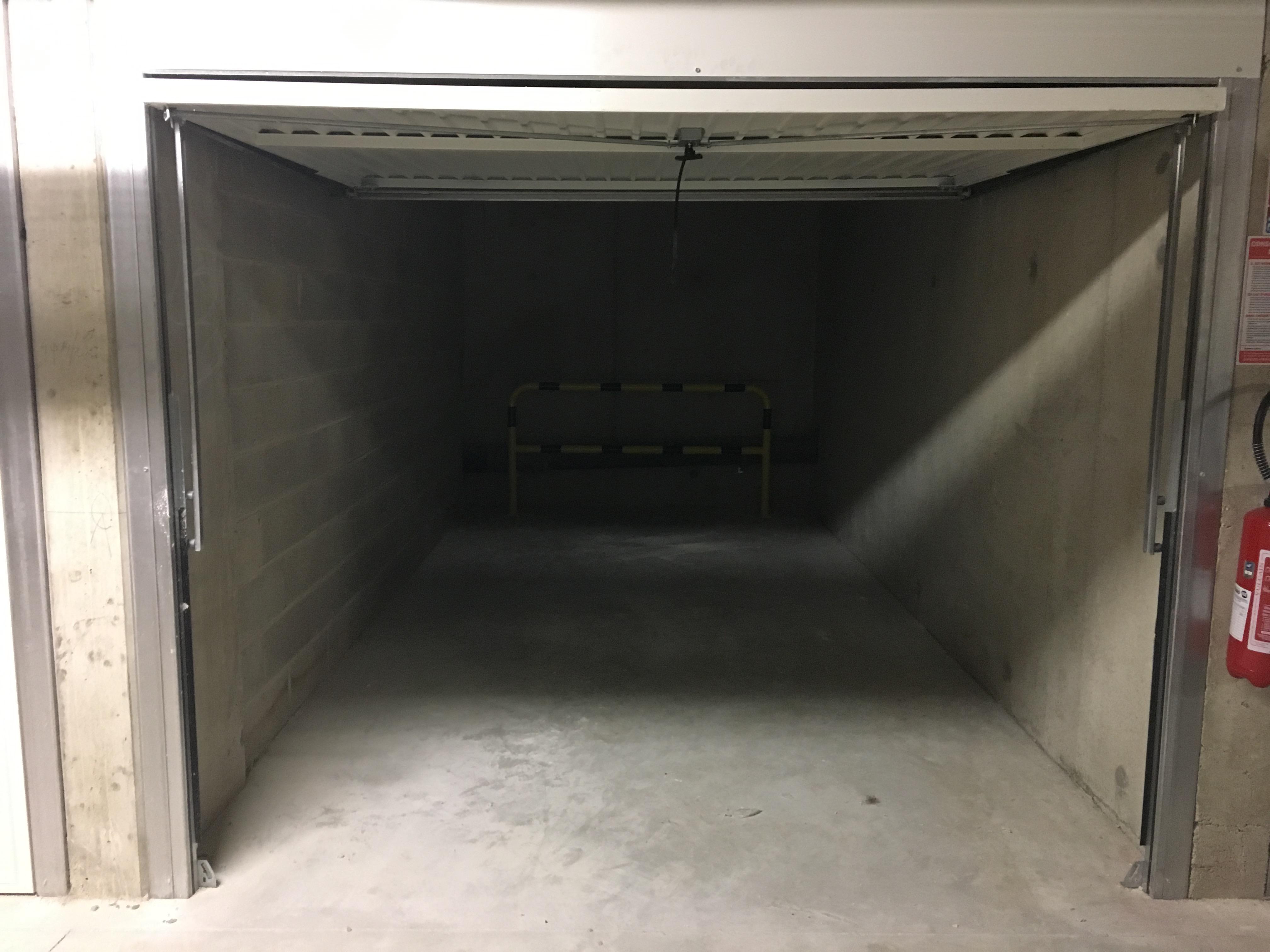 Garage sous-sol sécurisé