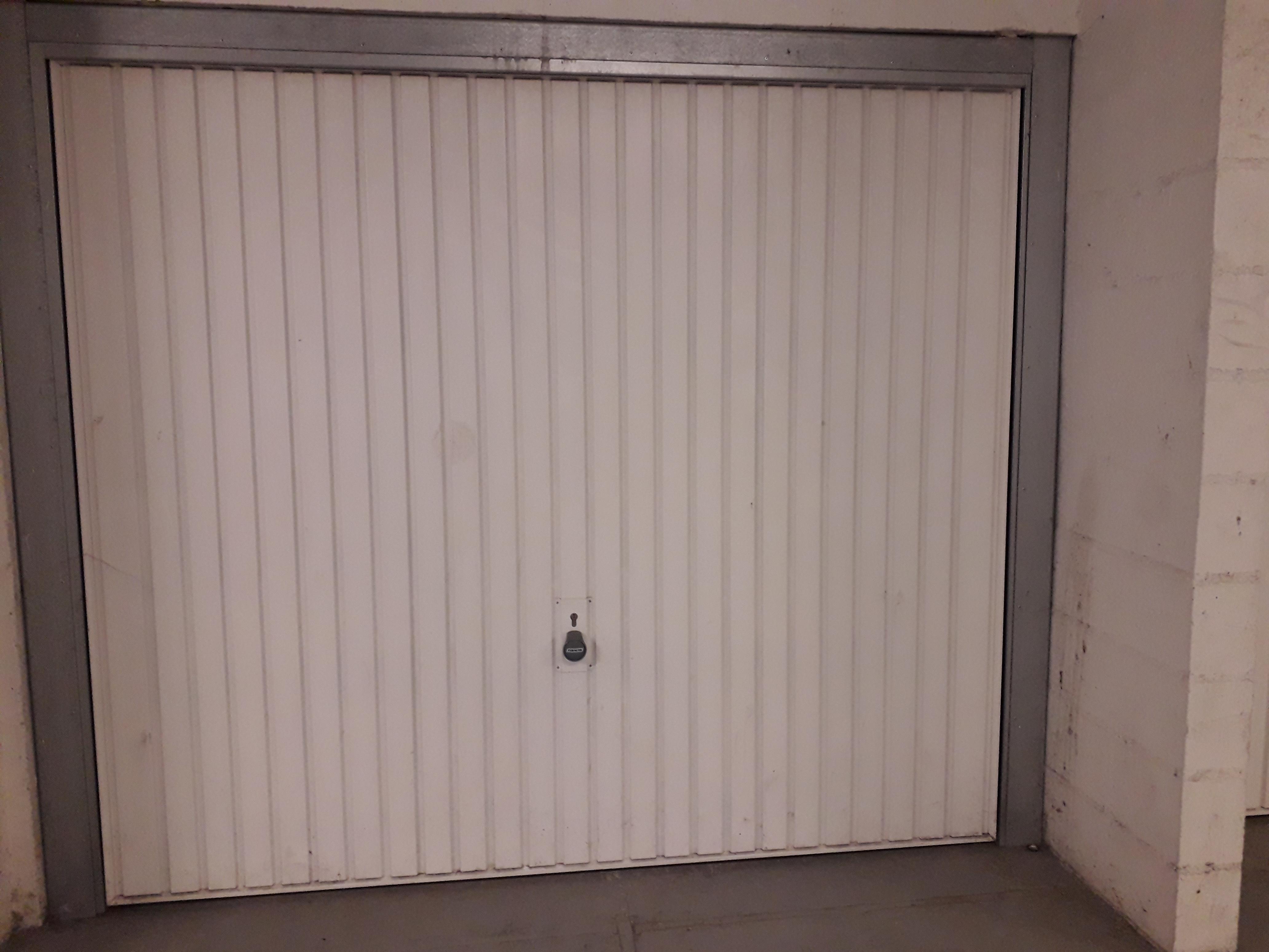 Garage sécurisé à louer