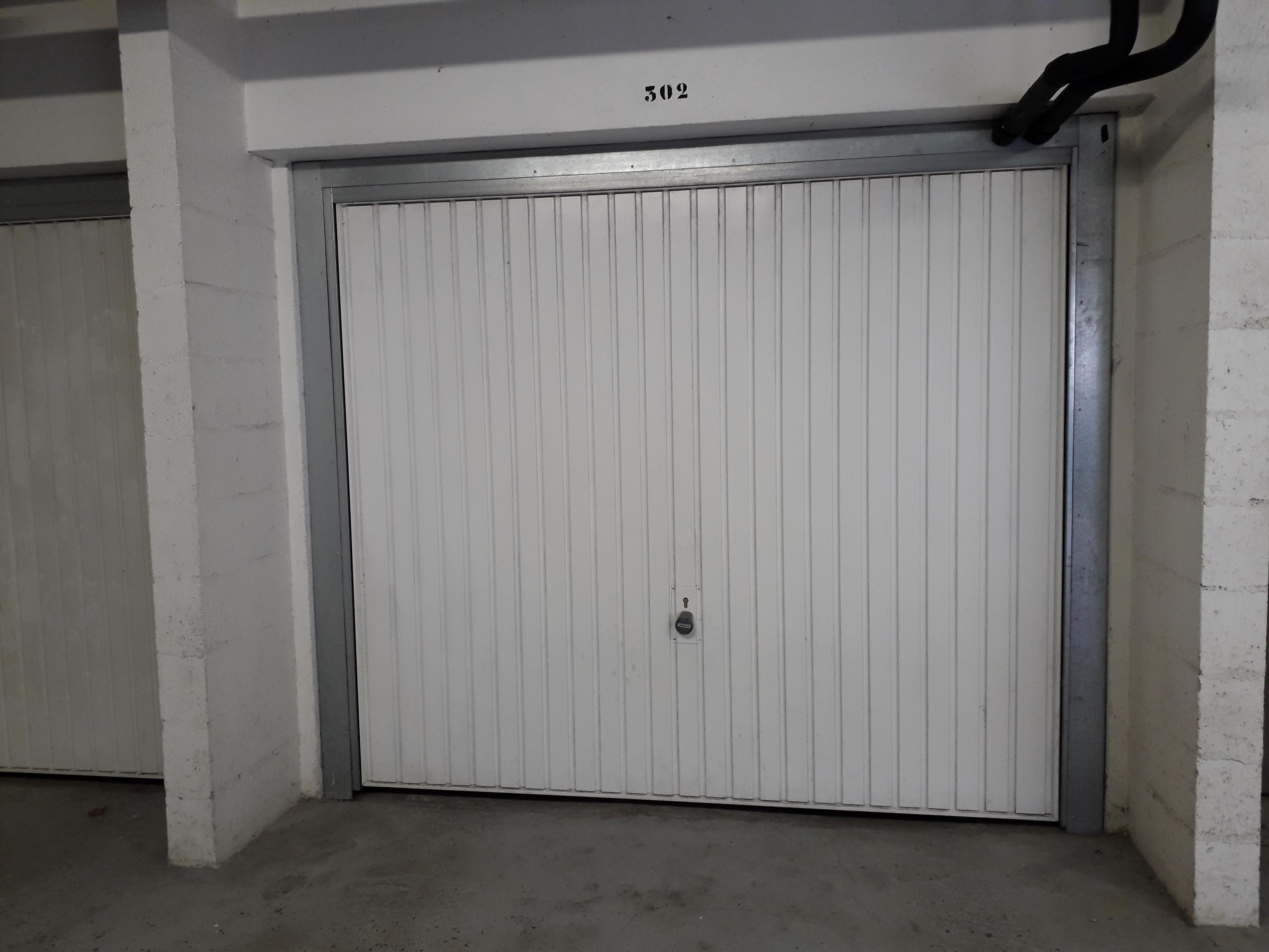 Garage de plain-pied à Val de Reuil