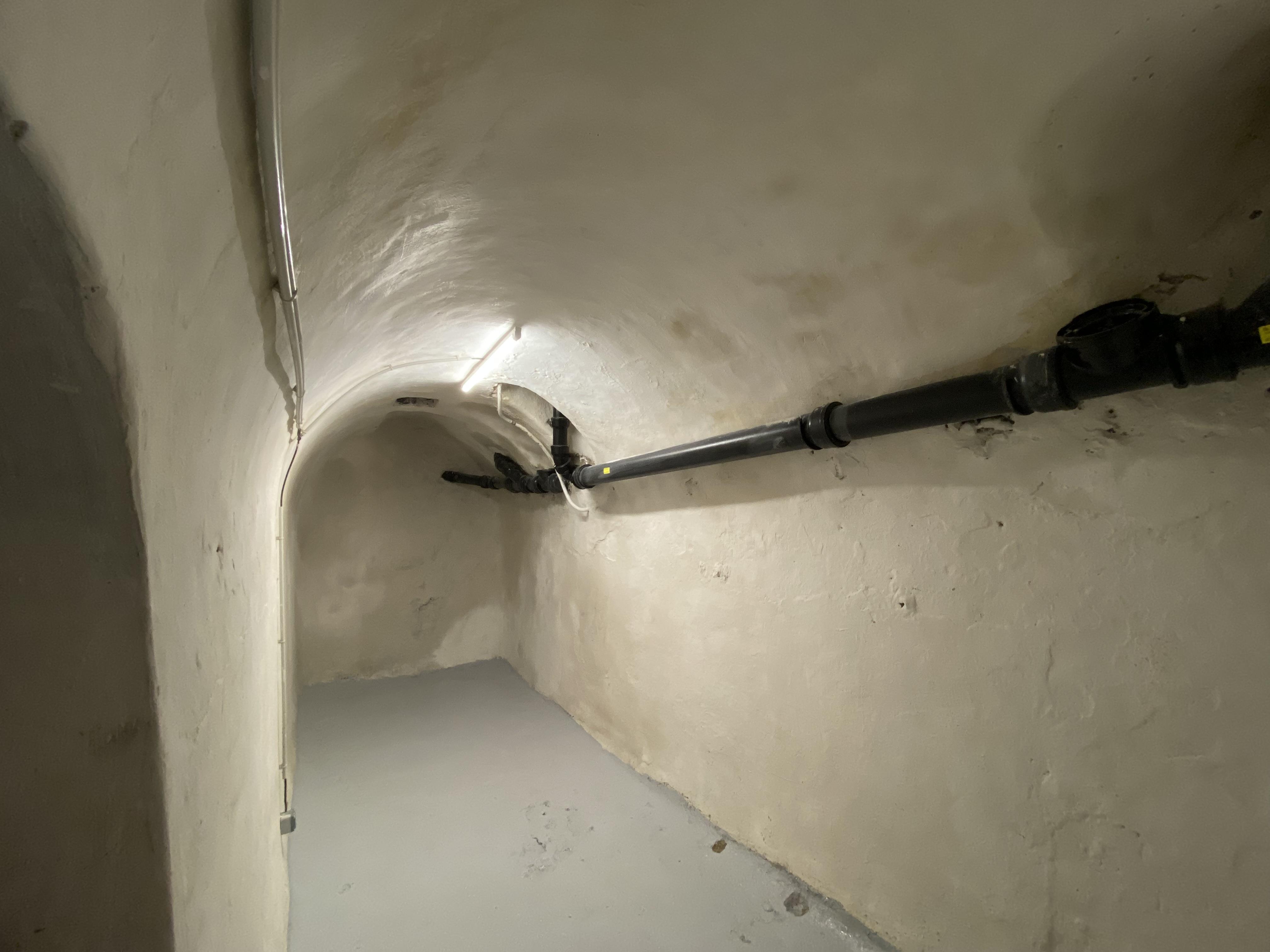 Cave de 12m2 , 165 bd de la