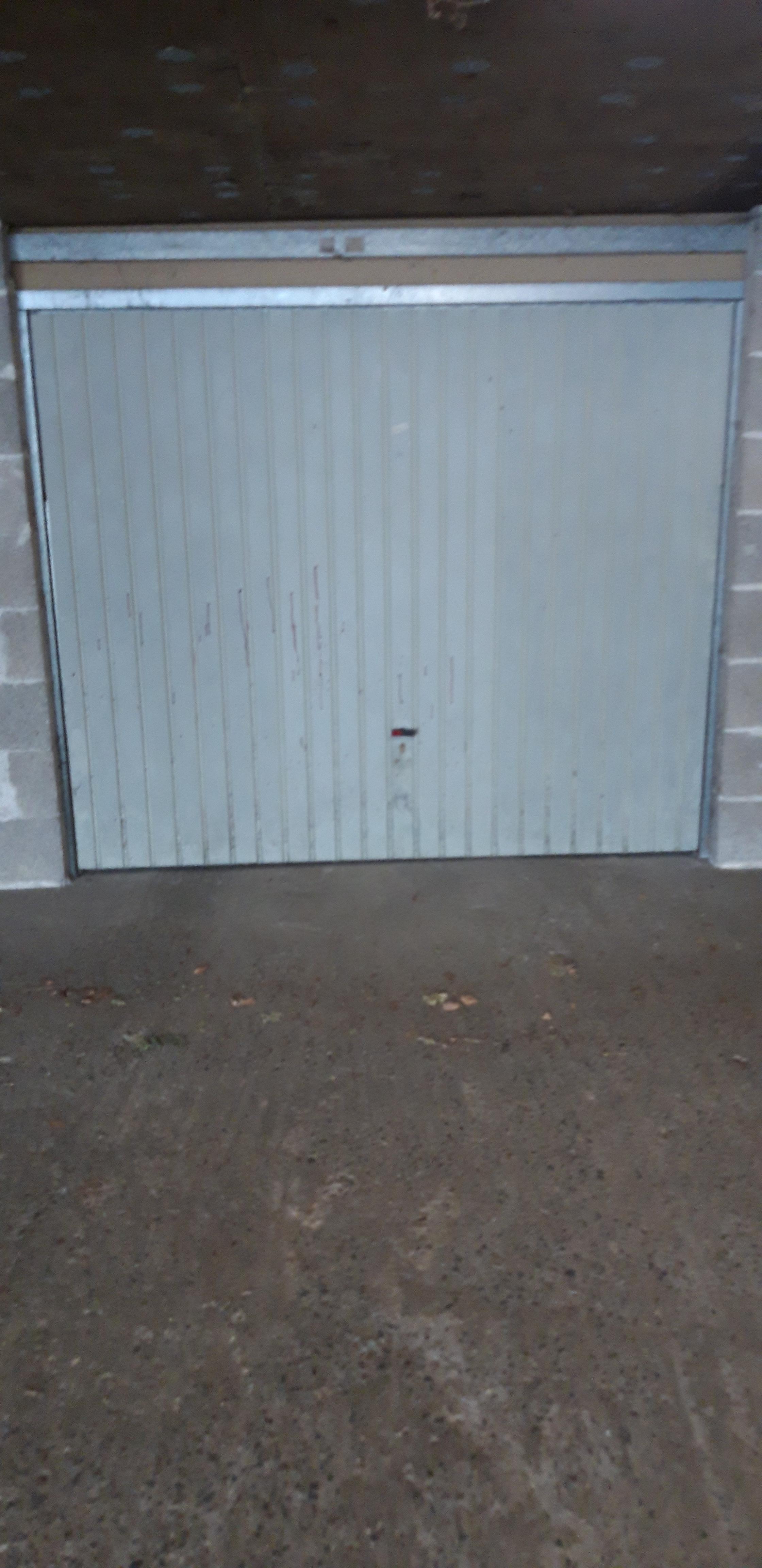 Garage sécurisé à louer