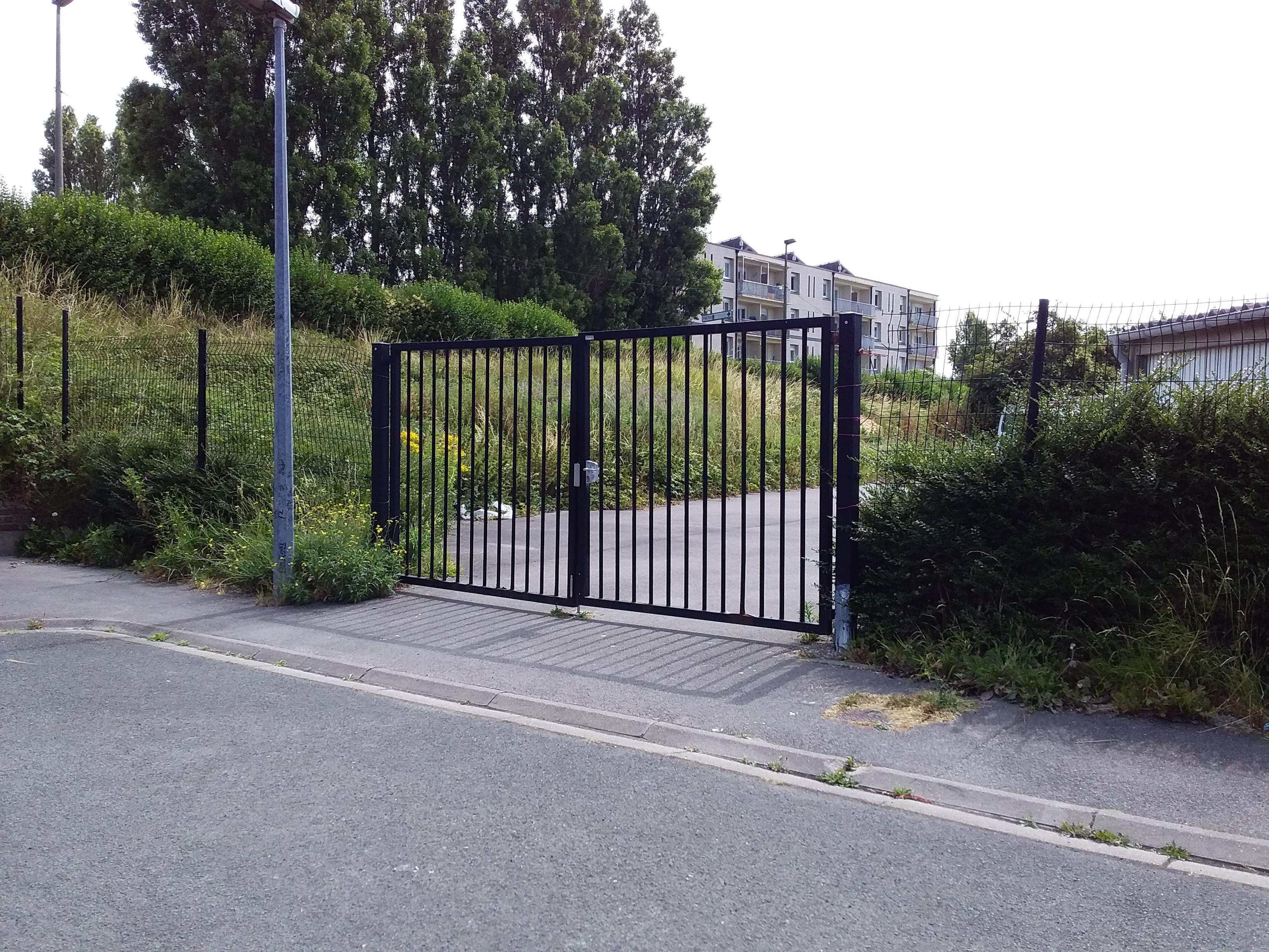 Grand garage de 13m² à louer