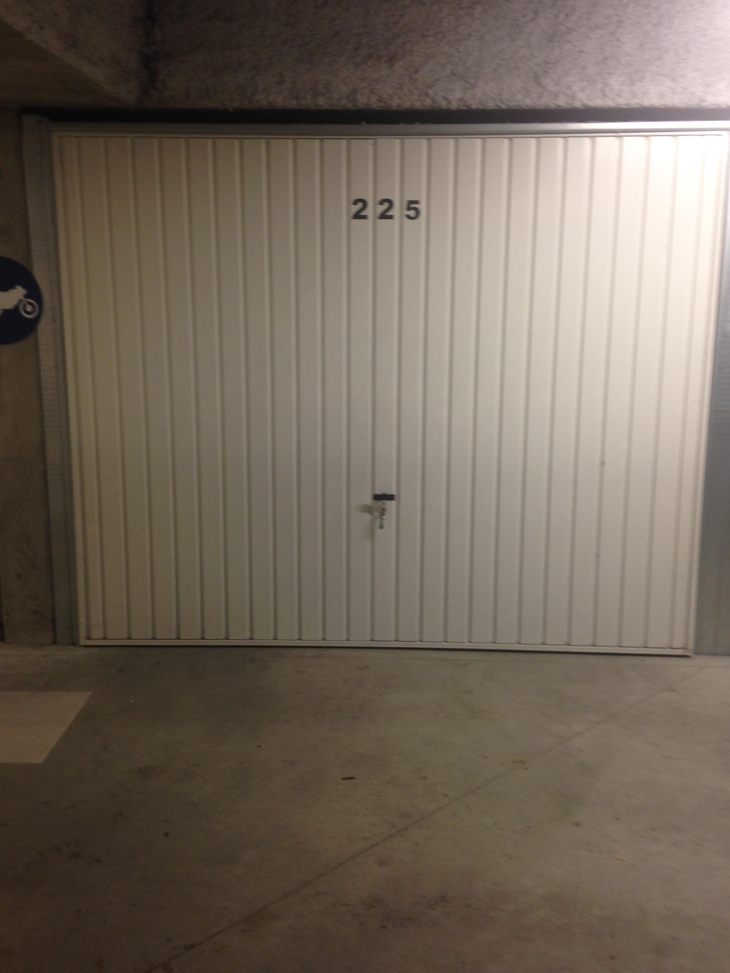 Garage fermé à louer