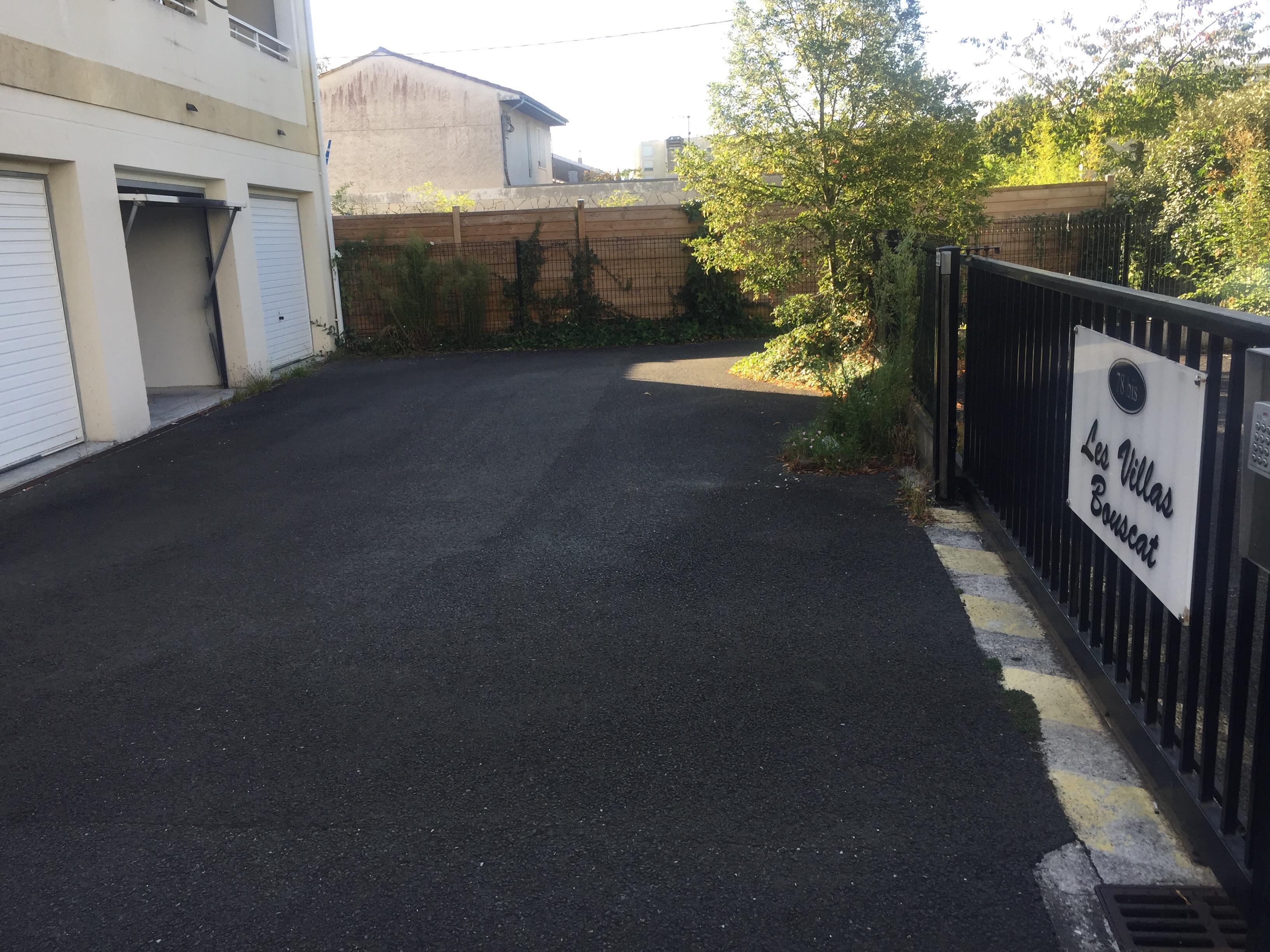 Grand garage sécurisé sur Le Bouscat