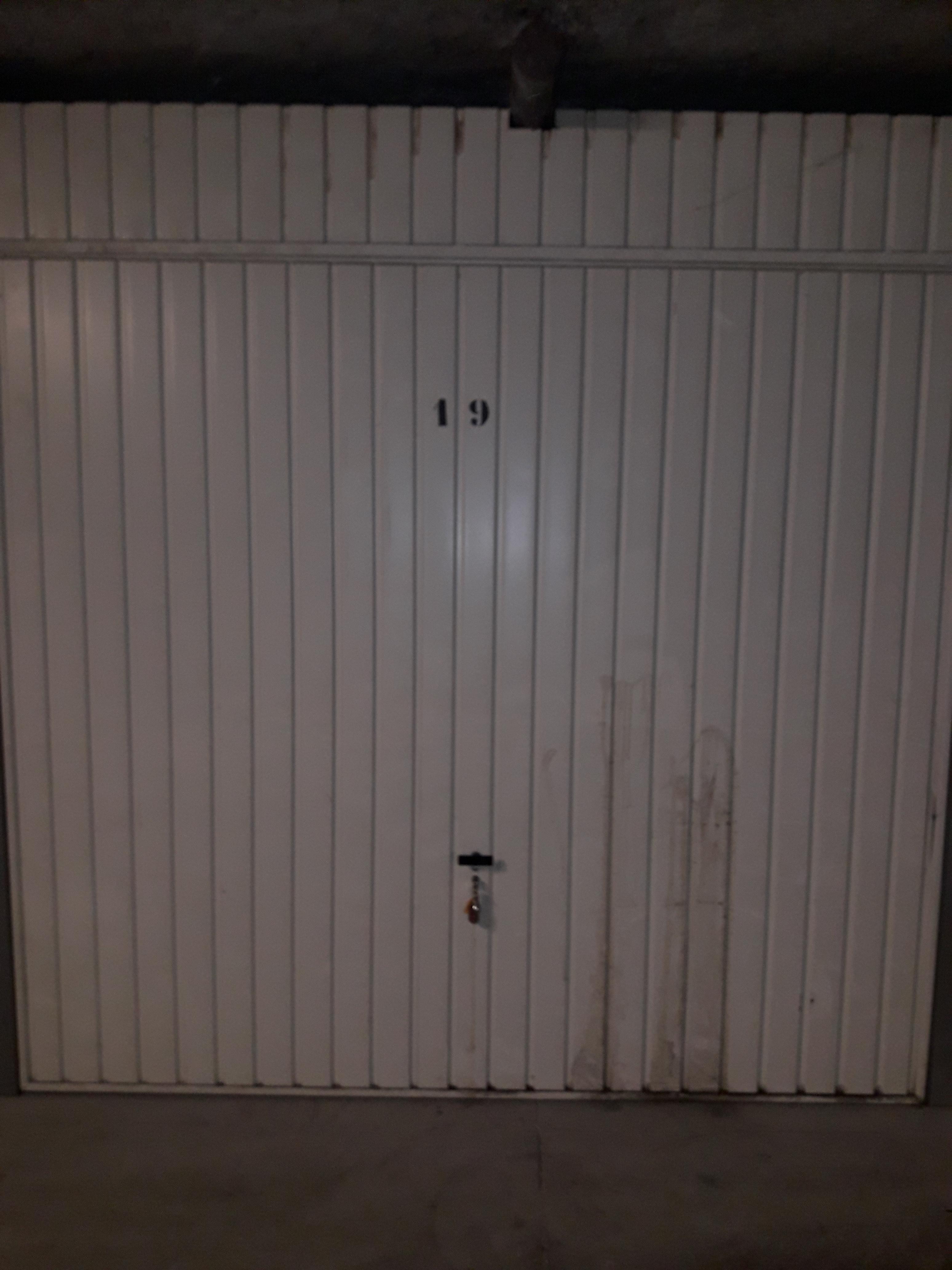 Location grand garage Mions