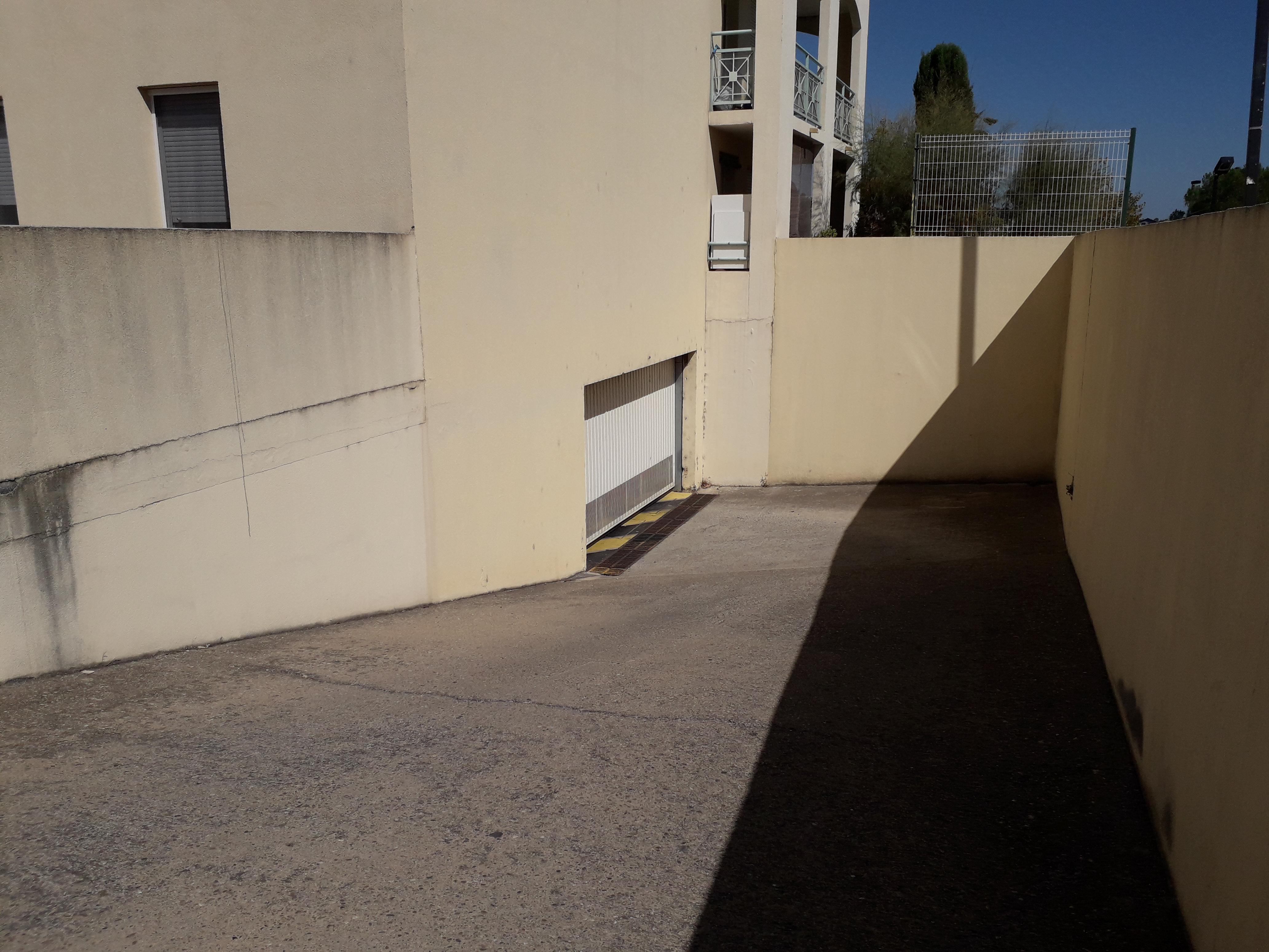 Parking / Garage / proche Avignon