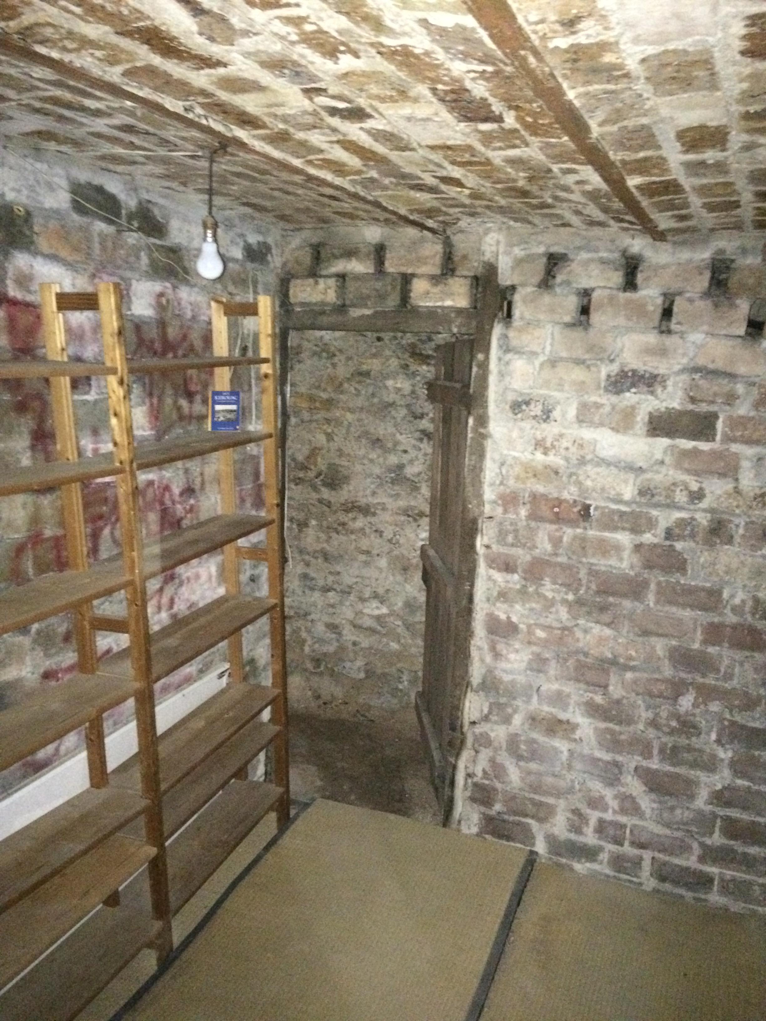 Cave propre et aérée 7m², Paris 17ème, rue