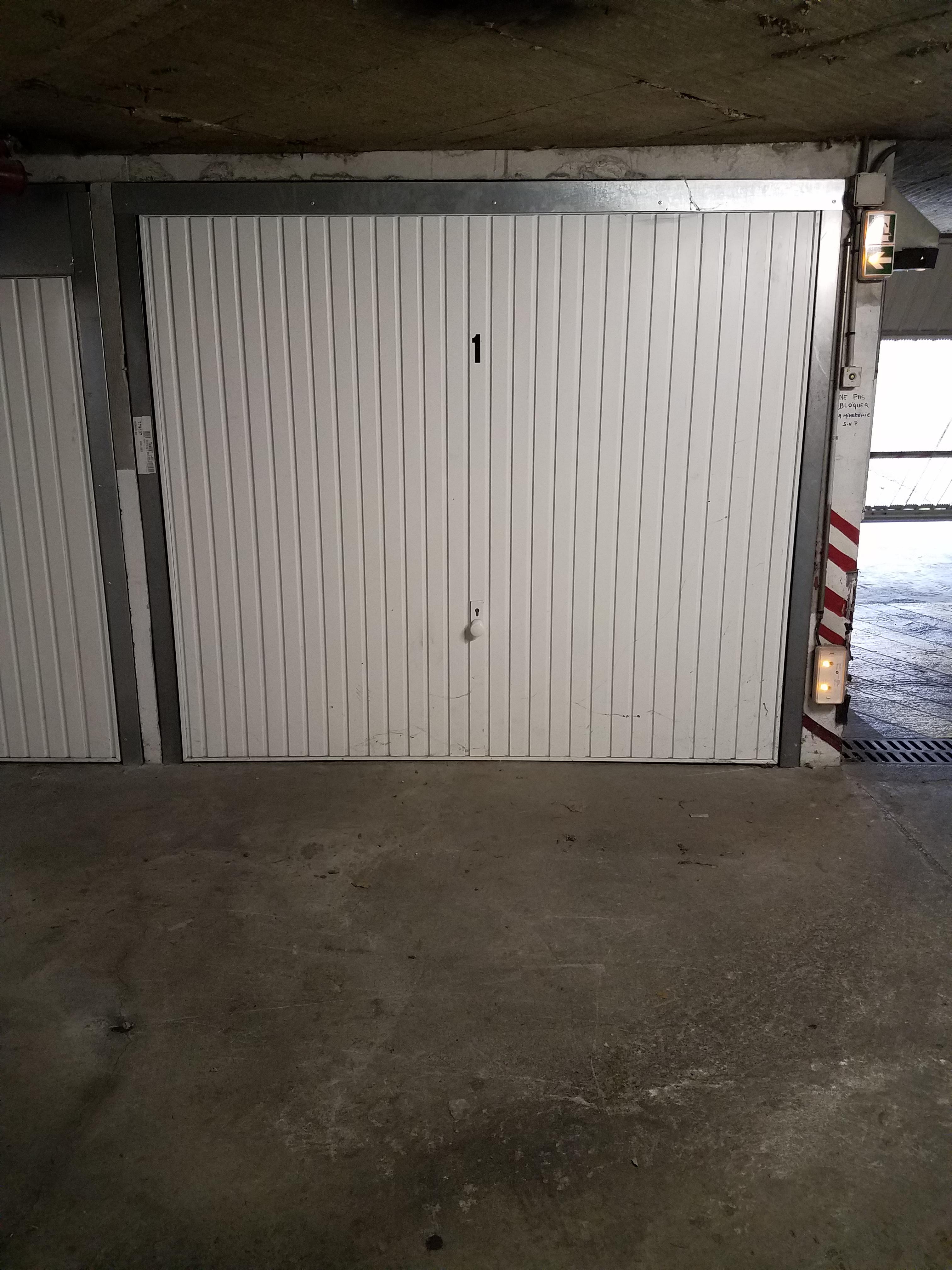 Garage fermé sécurisé