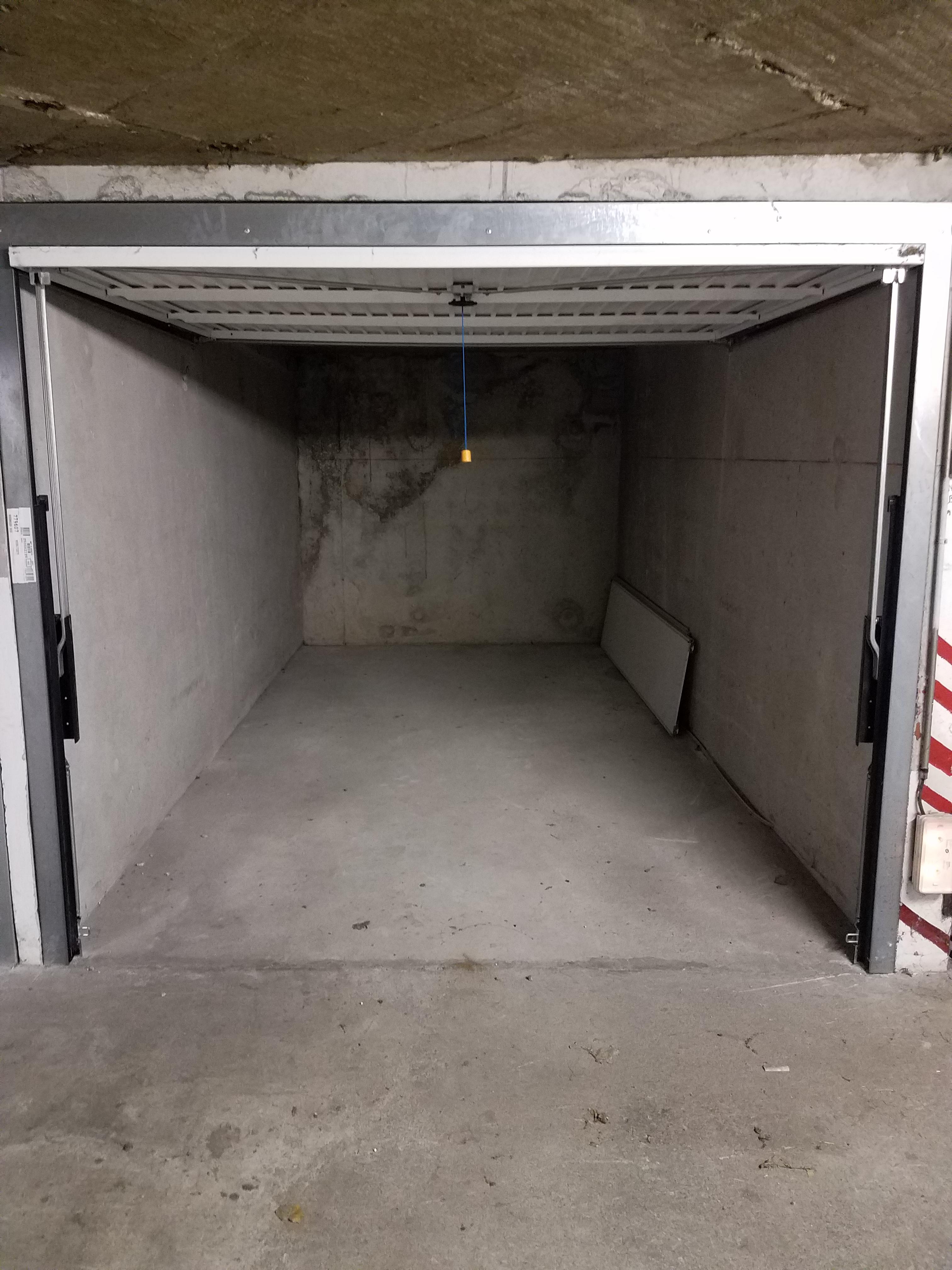 Garage fermé sécurisé