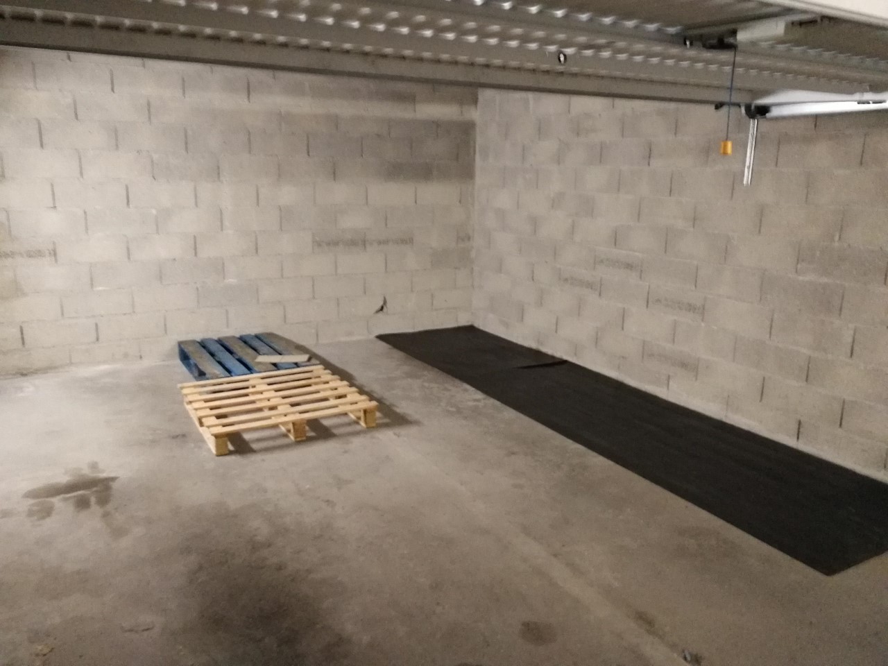 GARDE MEUBLE / ZONE DE STOCKAGE