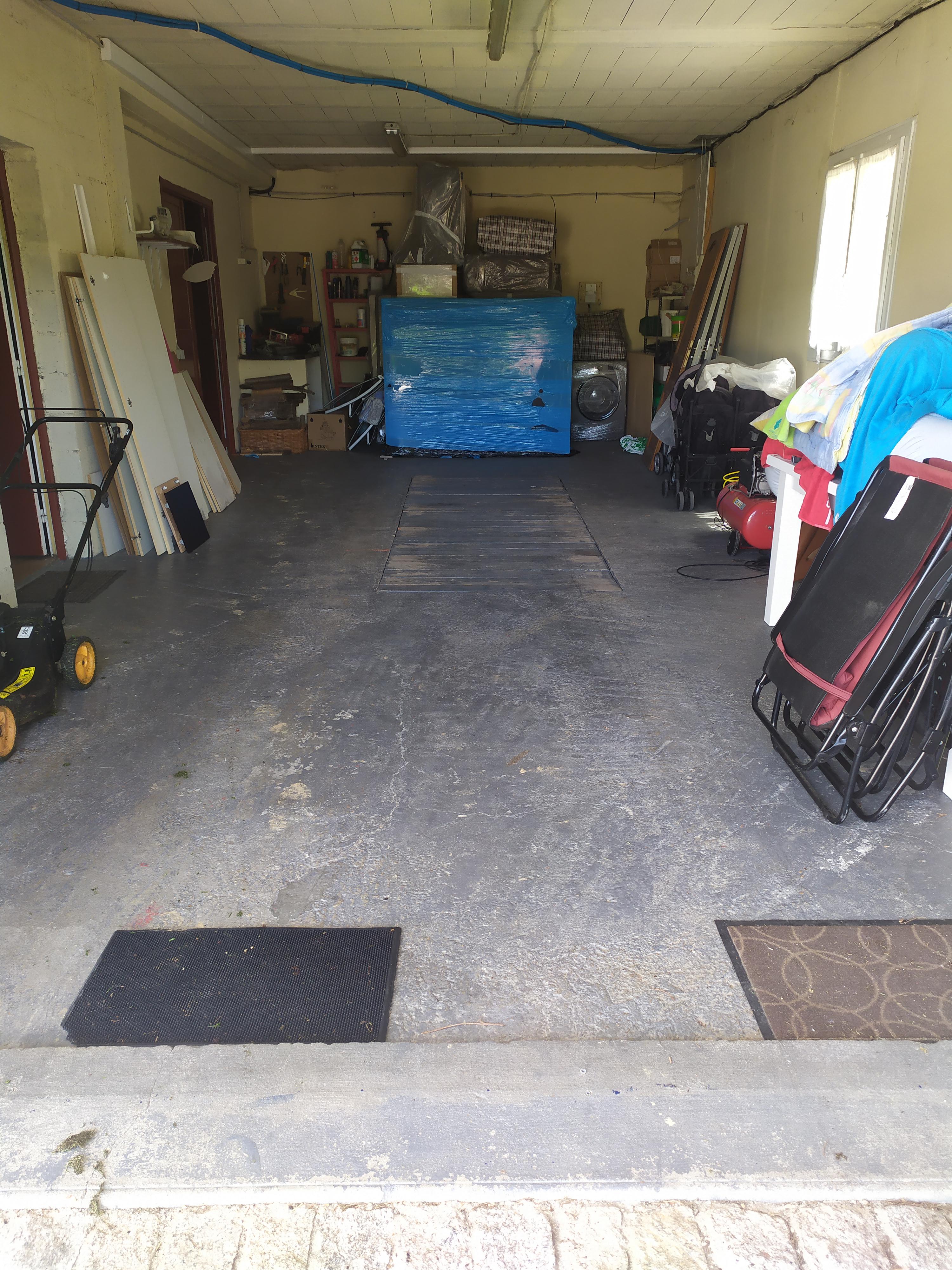25m2 en sous,sol sec avec acces camionnette