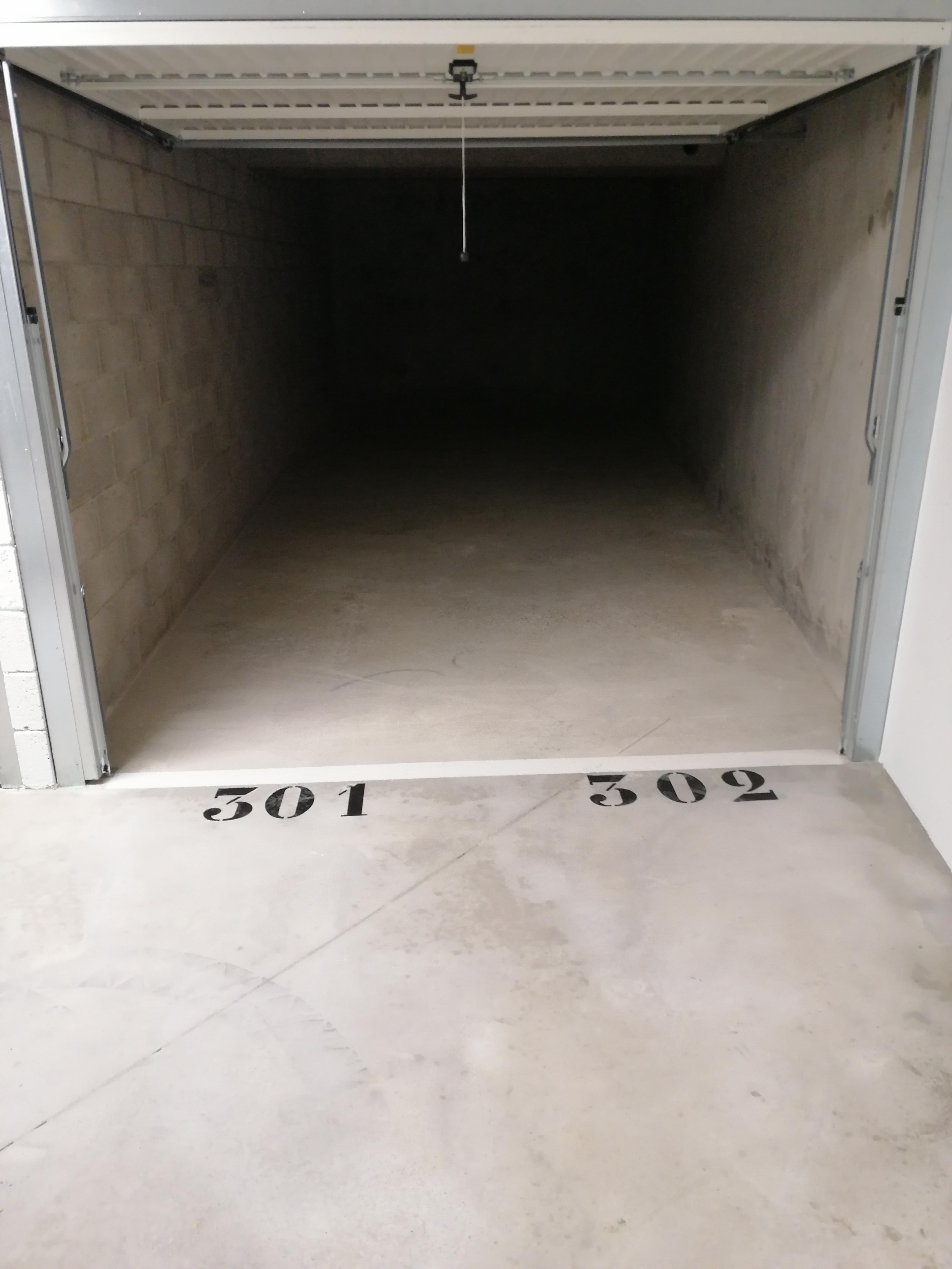 Box neuf sur Plaisir n°305-306