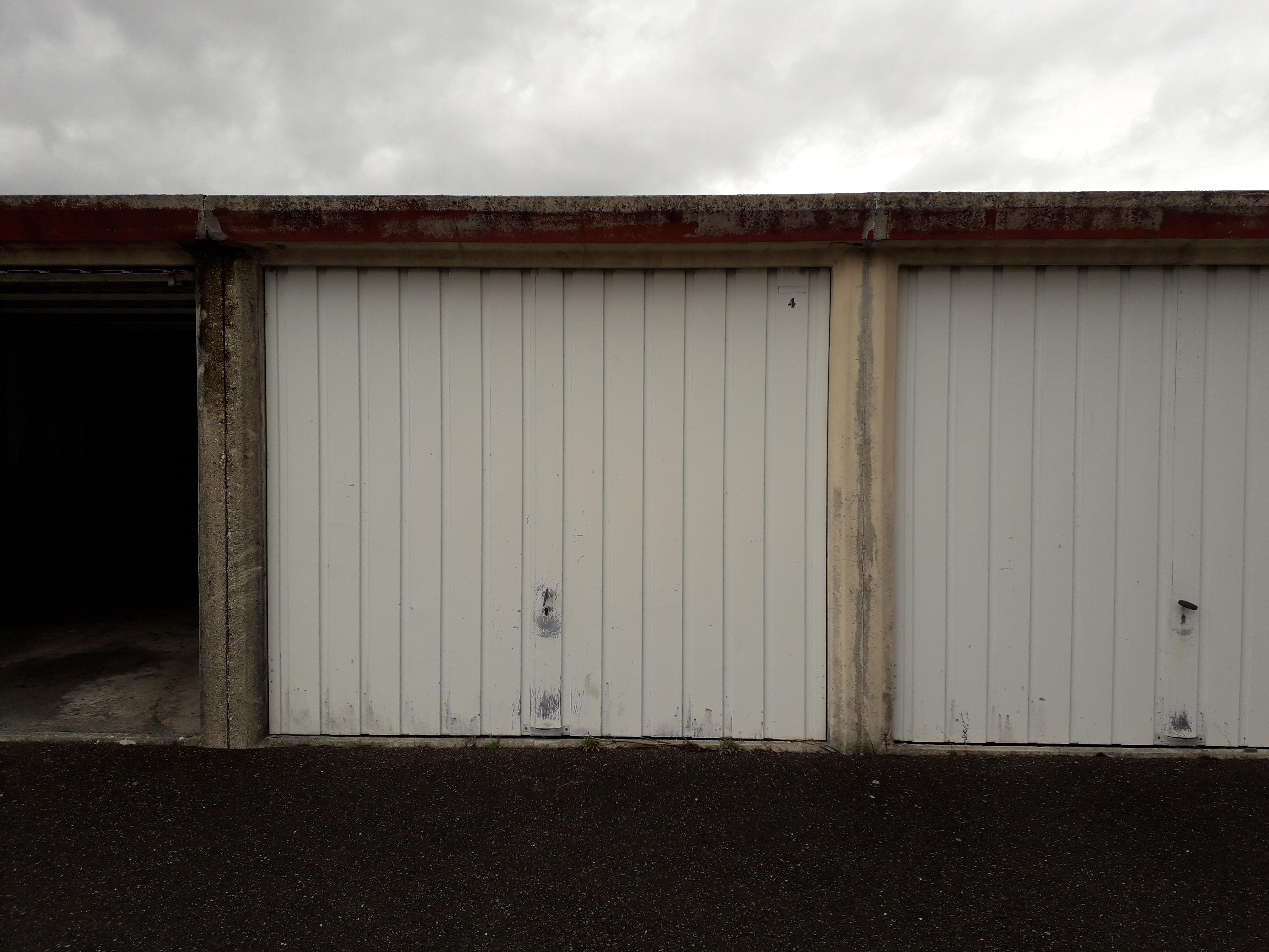 Parking/box fermé sécurisé