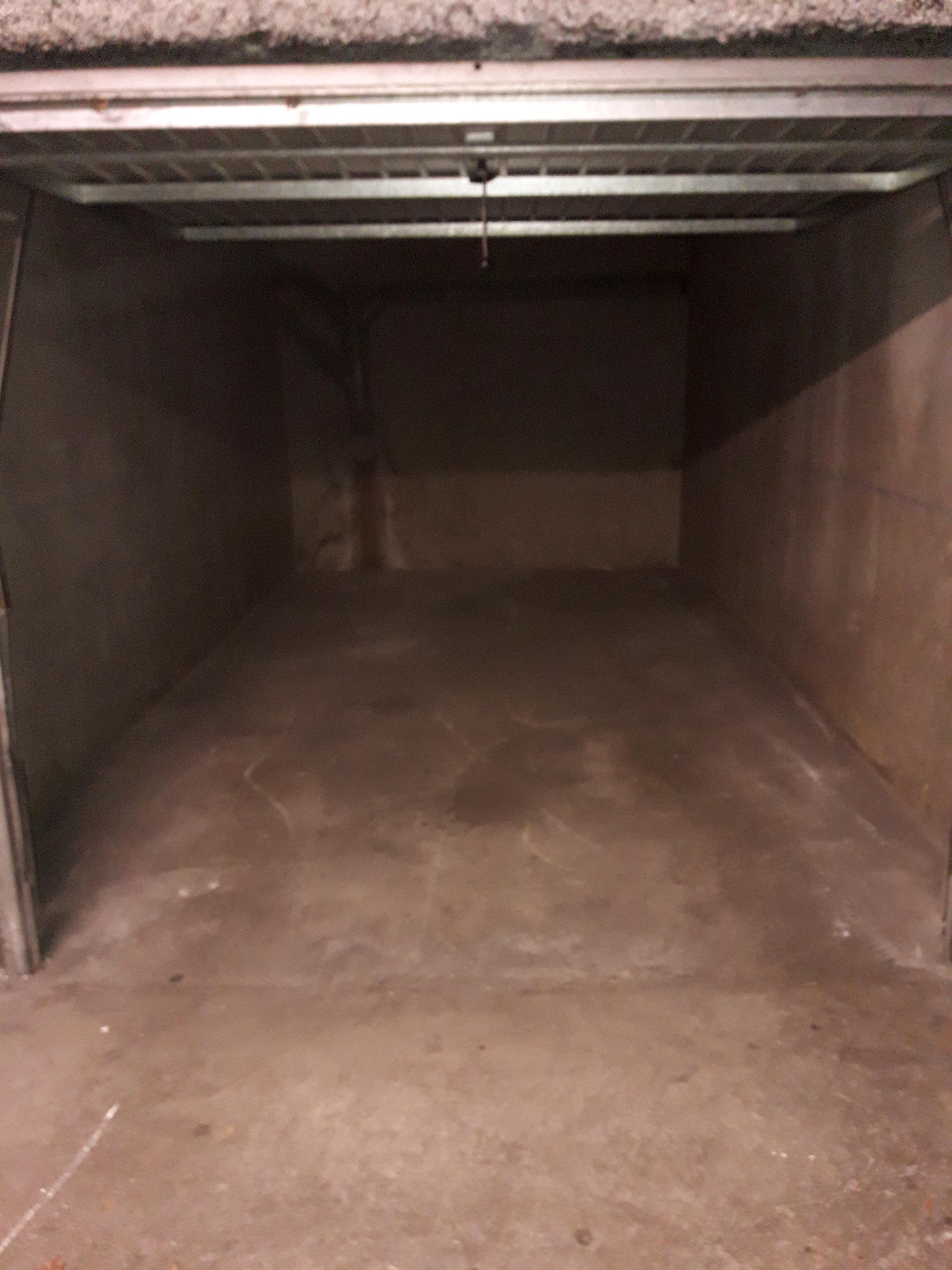 Garage privé / St Genis Laval