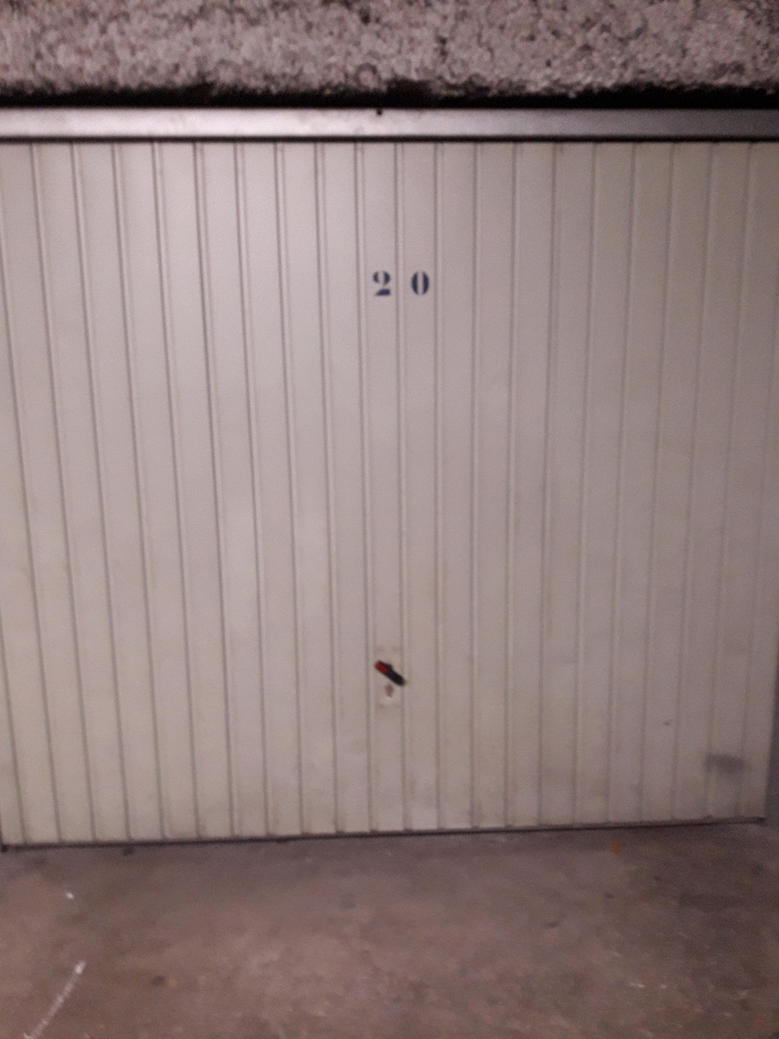 Garage privé / St Genis Laval