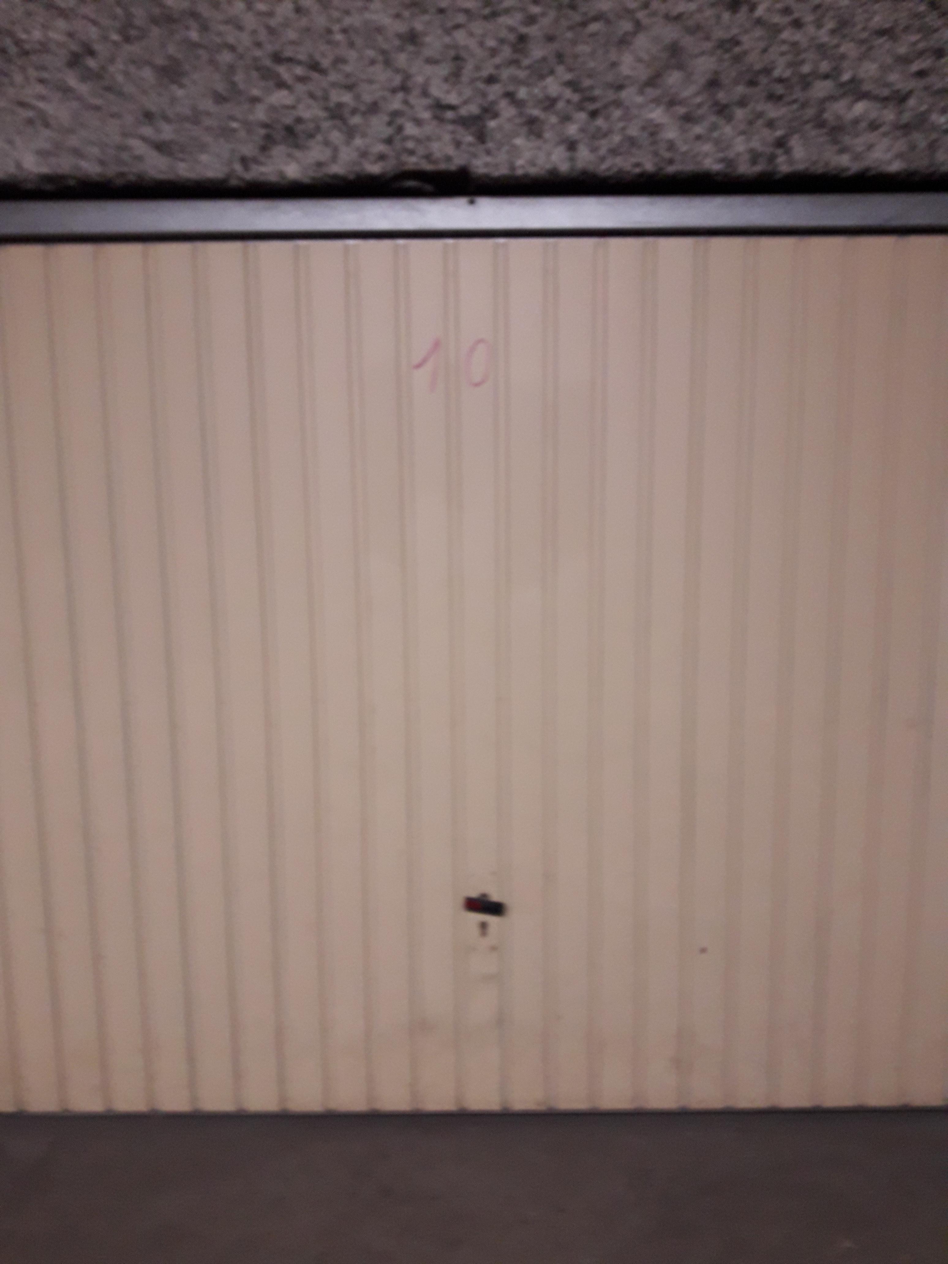 Garage / St Genis Laval / Zone commerciale