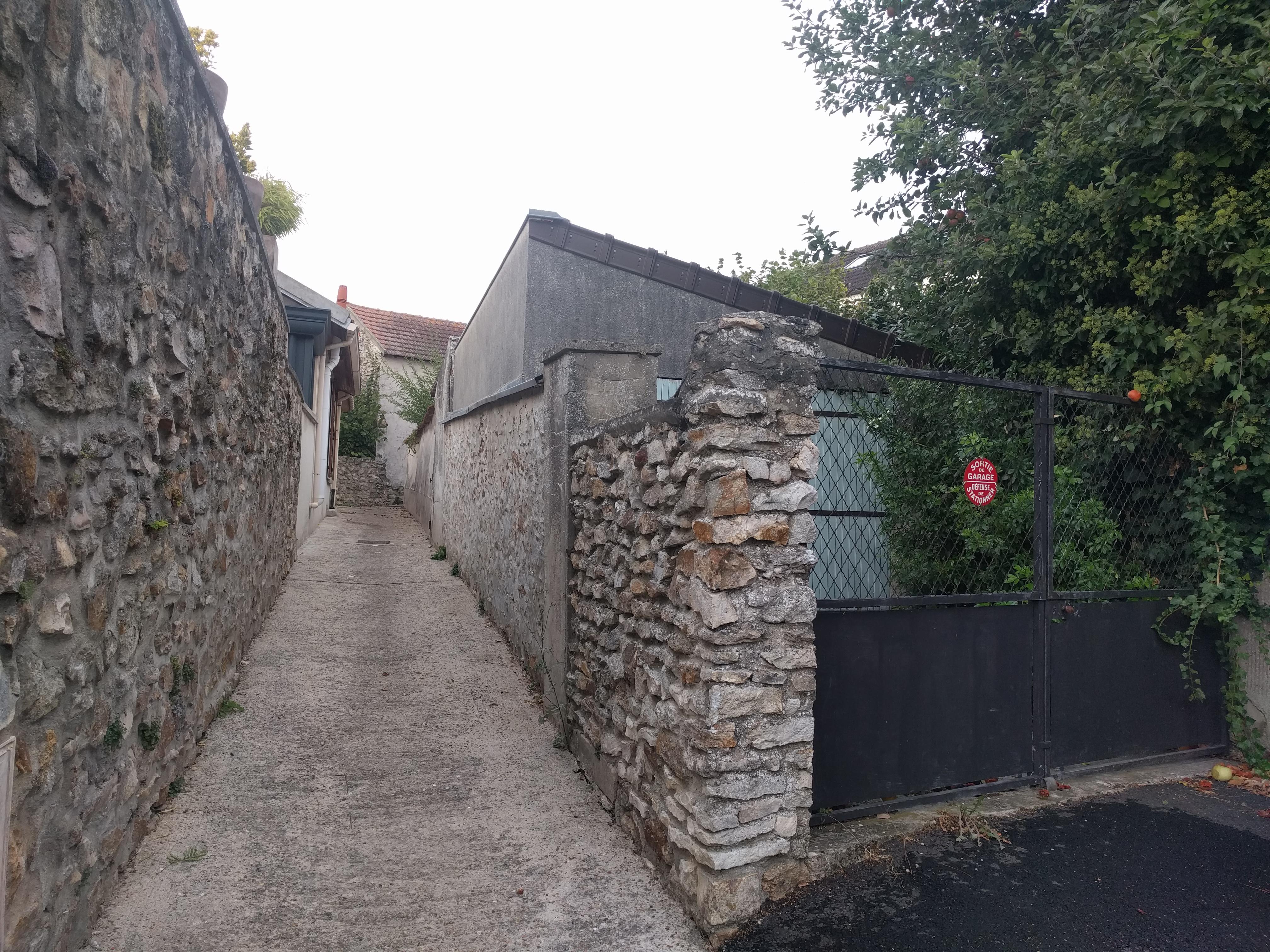 Espace de stockage - Bussy-st-George 77600 - Garage 12m2
