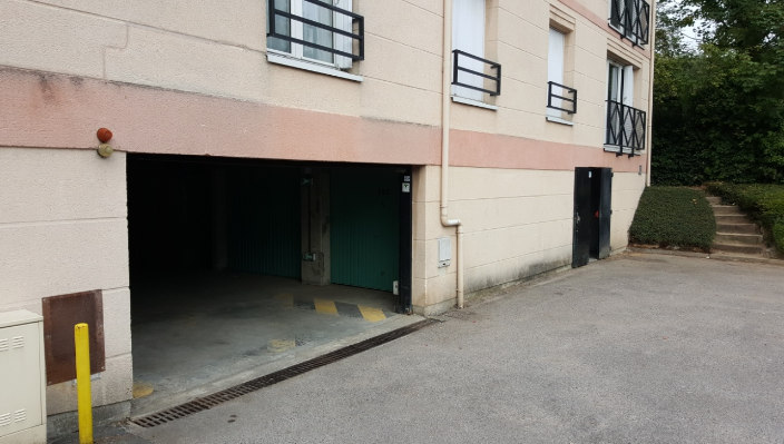 Grand garage à louer Les Andelys