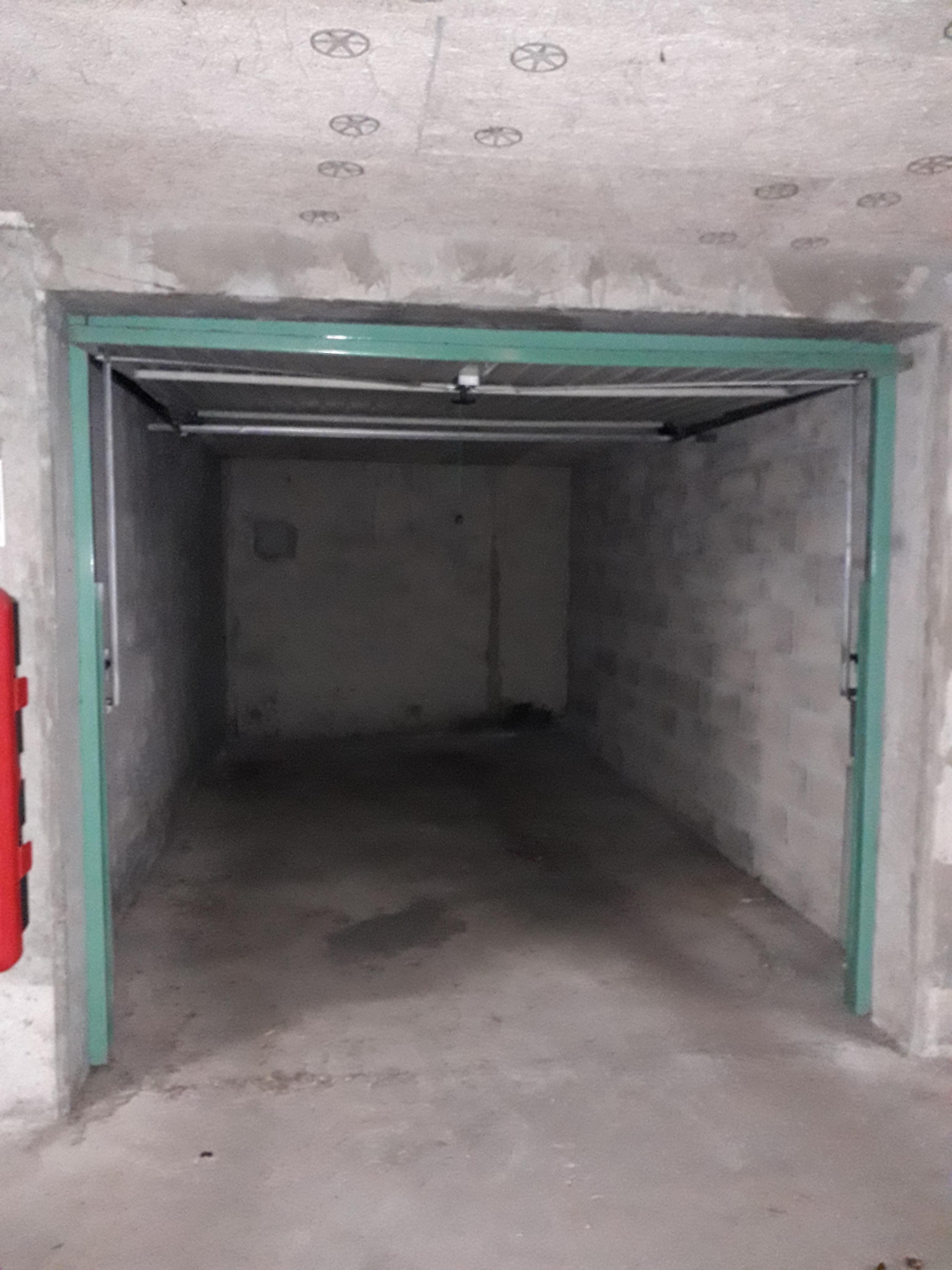 Garage sécurisé en Rez-de-chaussée couvert sur Les Andelys